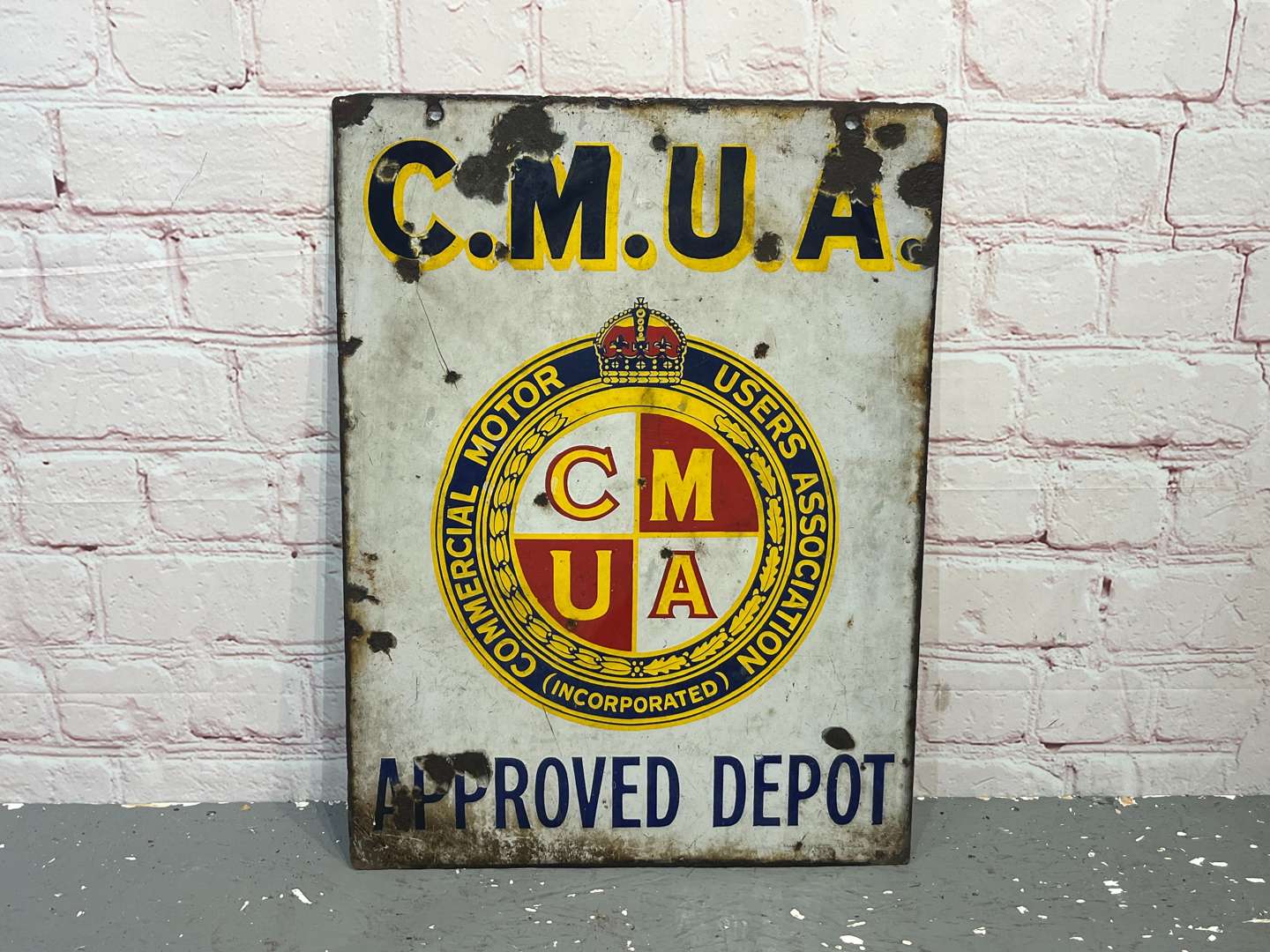 <p>Commercial Motor Users Association Approved Depot Enamel Sign</p>