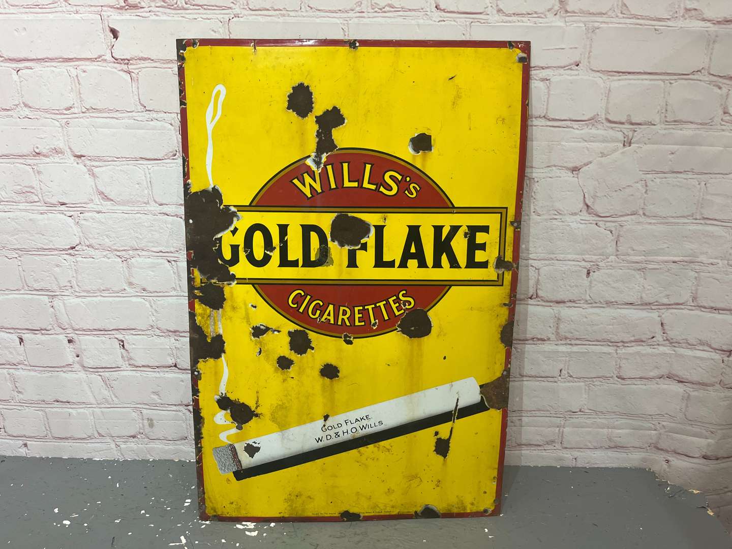 <p>Will's Gold Flake Cigarettes Enamel Sign</p>