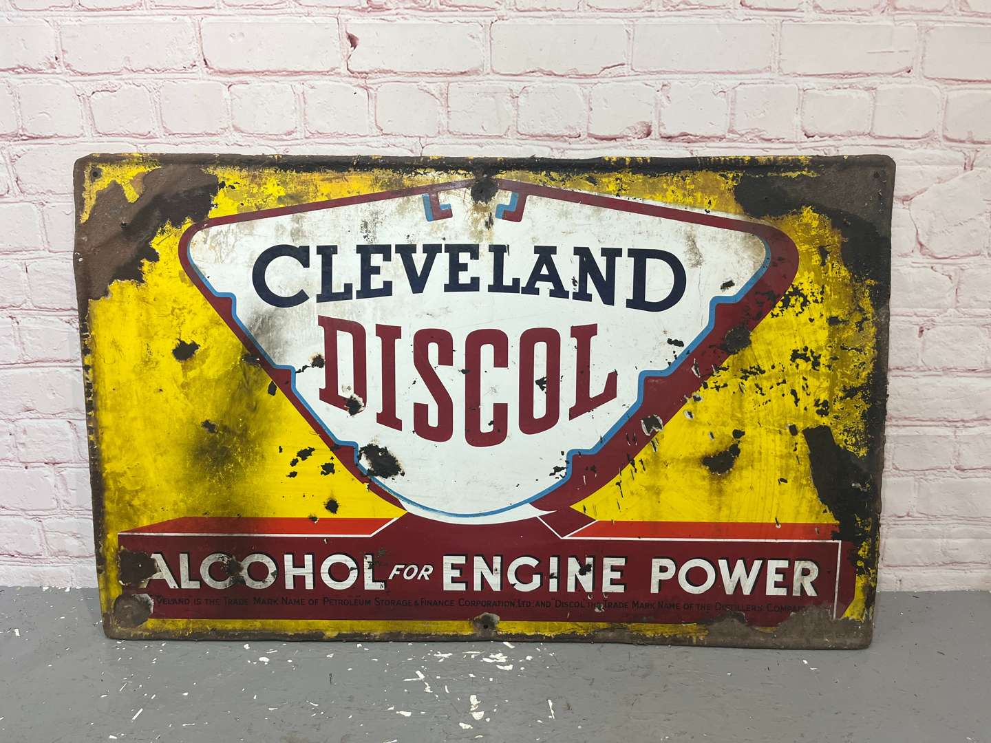 <p>Cleveland Discol Alcohol For Engine Power Enamel Sign&nbsp;</p>