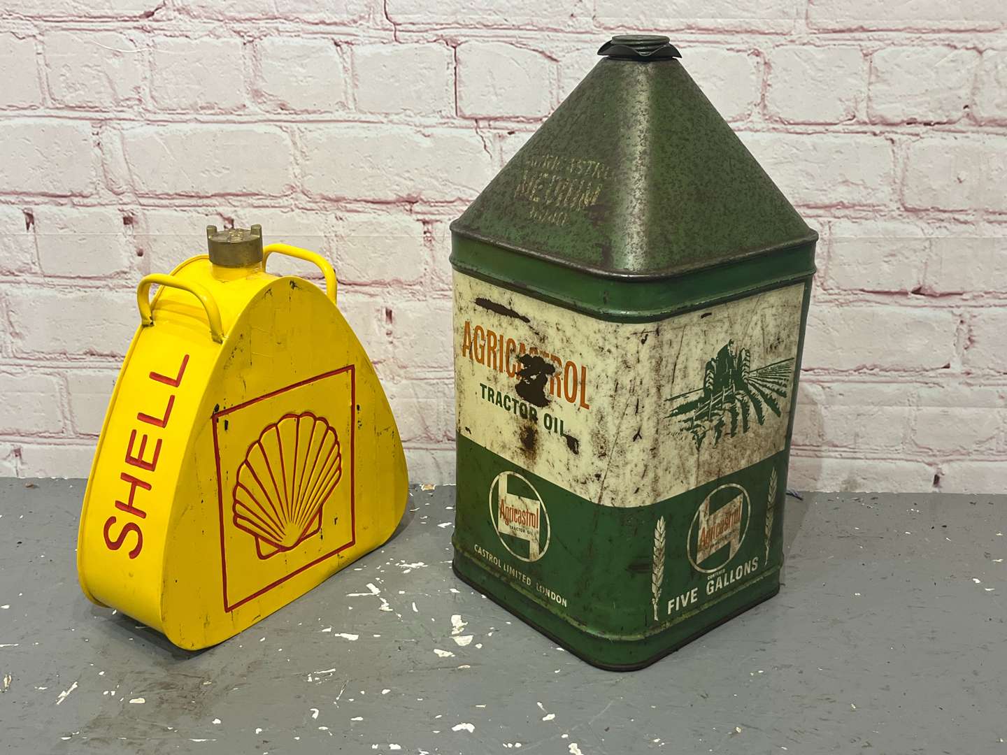 <p>Agricastrol Five Gallon Oil Can & Modern Shell Fuel Can (2)</p>