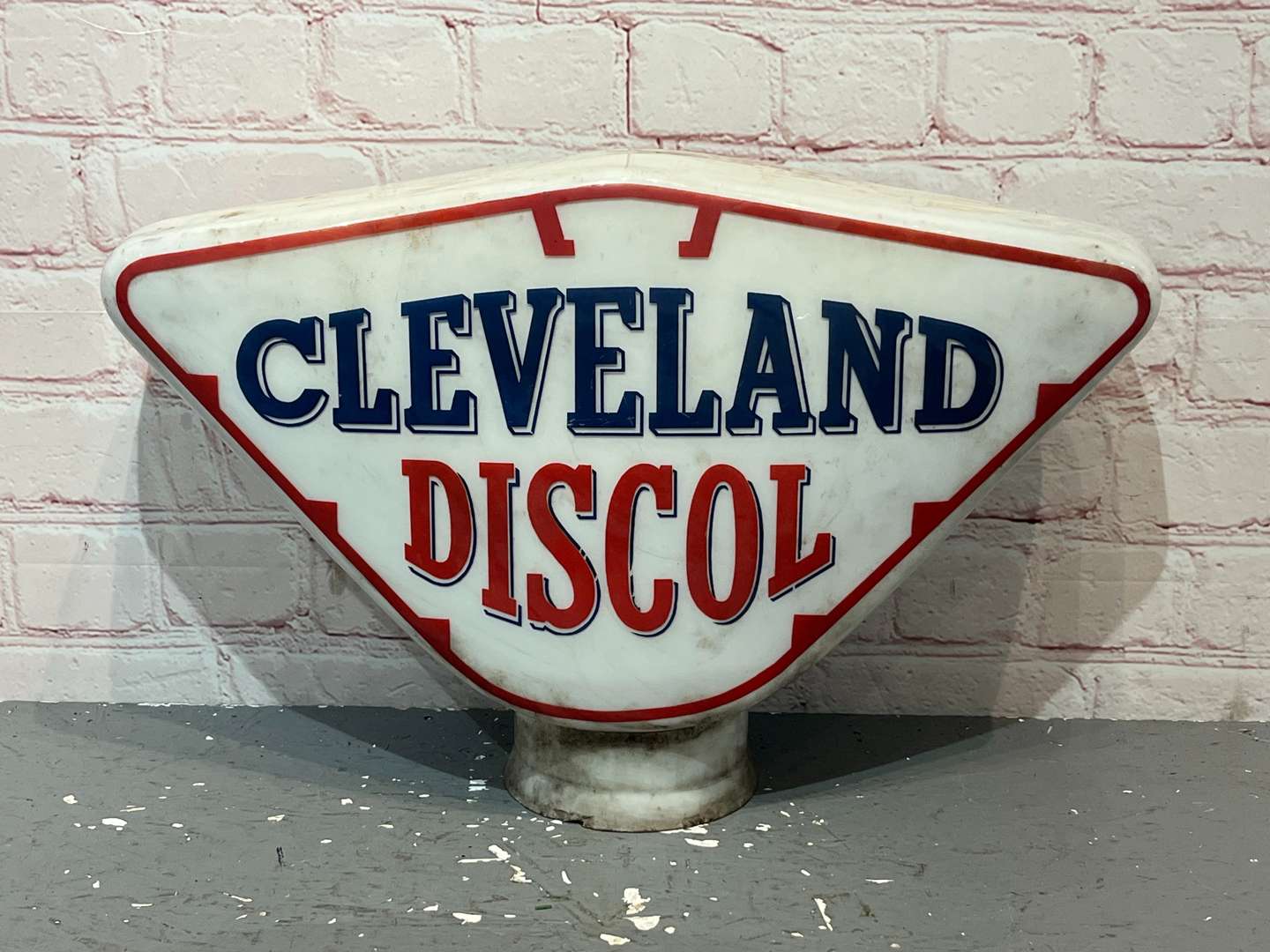 <p>Cleveland Discol Original Glass Petrol Globe&nbsp;</p>