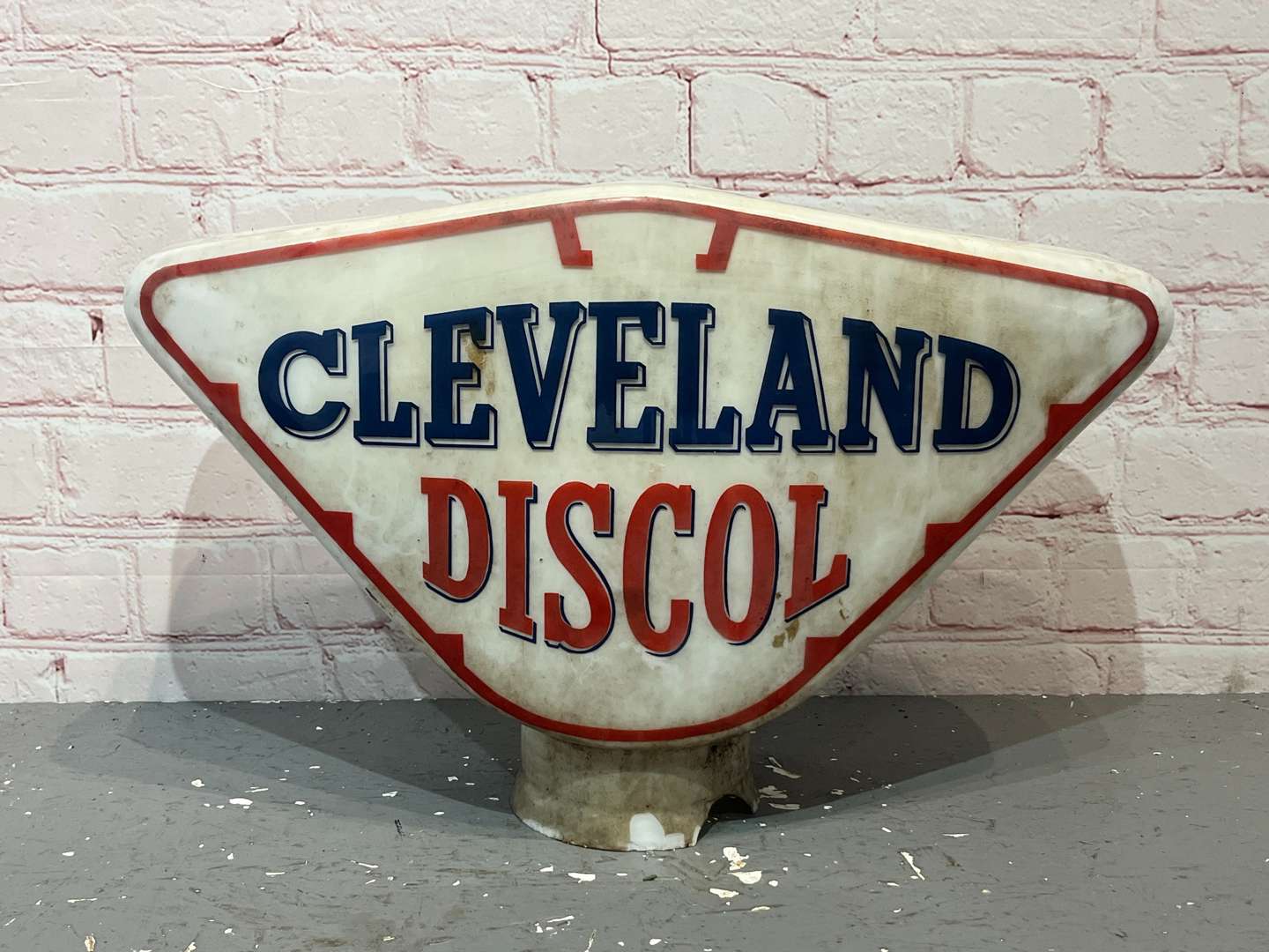 <p>Cleveland Discol Original Glass Petrol Globe&nbsp;</p>
