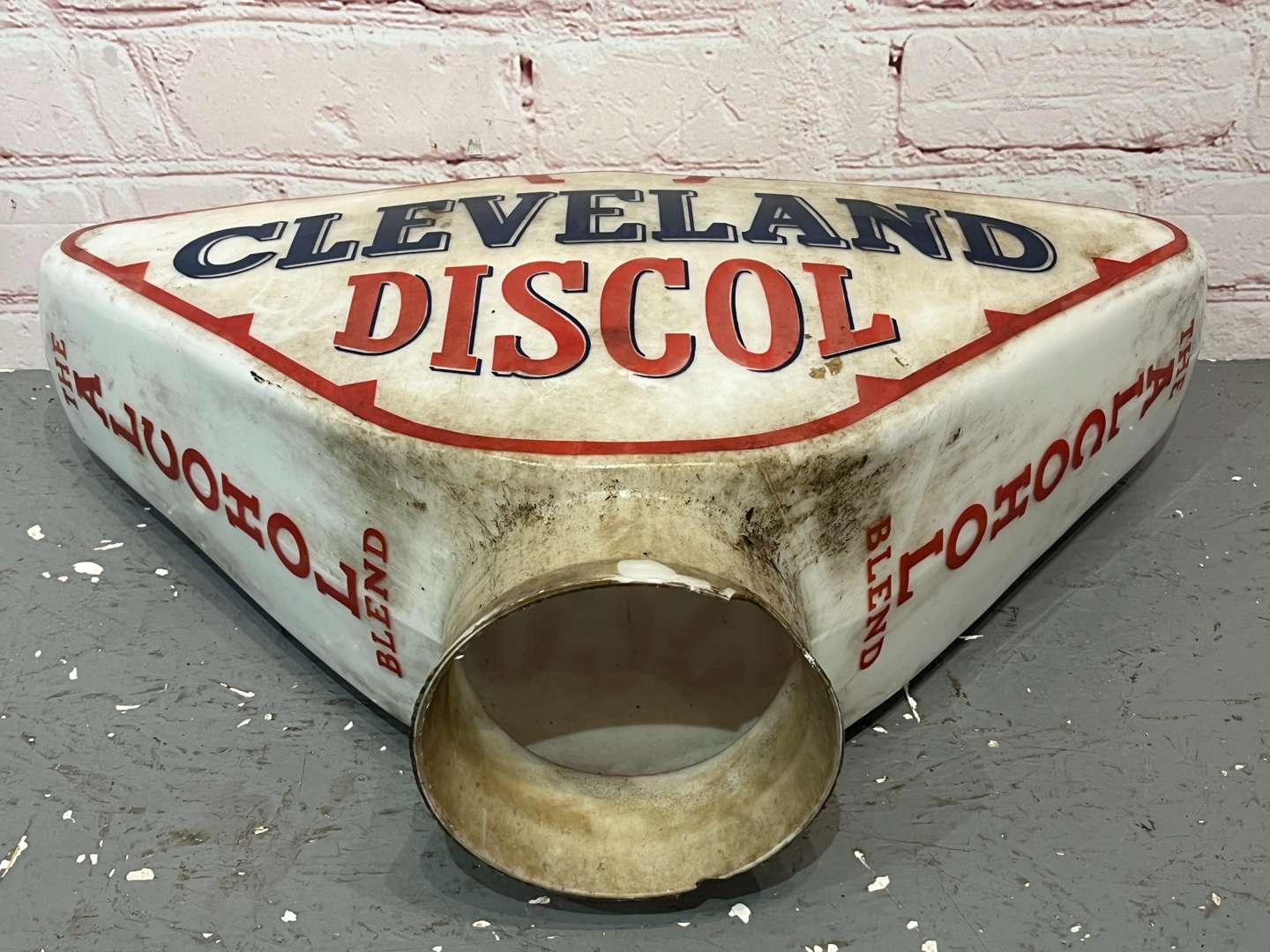 <p>Cleveland Discol Original Glass Petrol Globe&nbsp;</p>