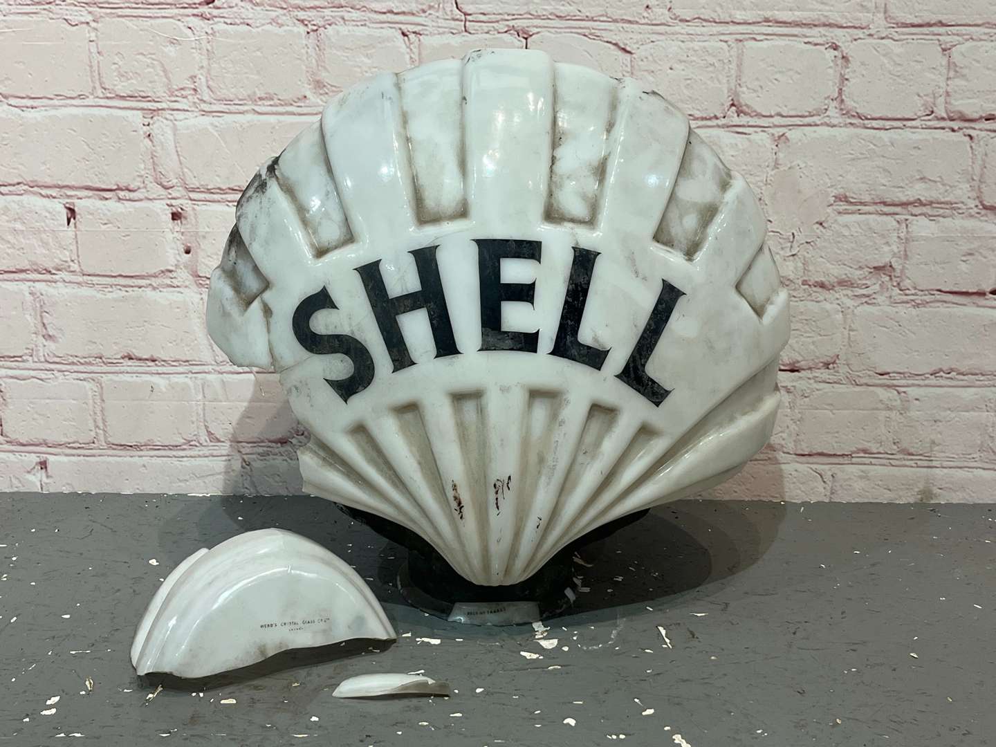<p>Shell “Fat” Shell Shaped Original Glass Petrol Pump Globe a/f</p>