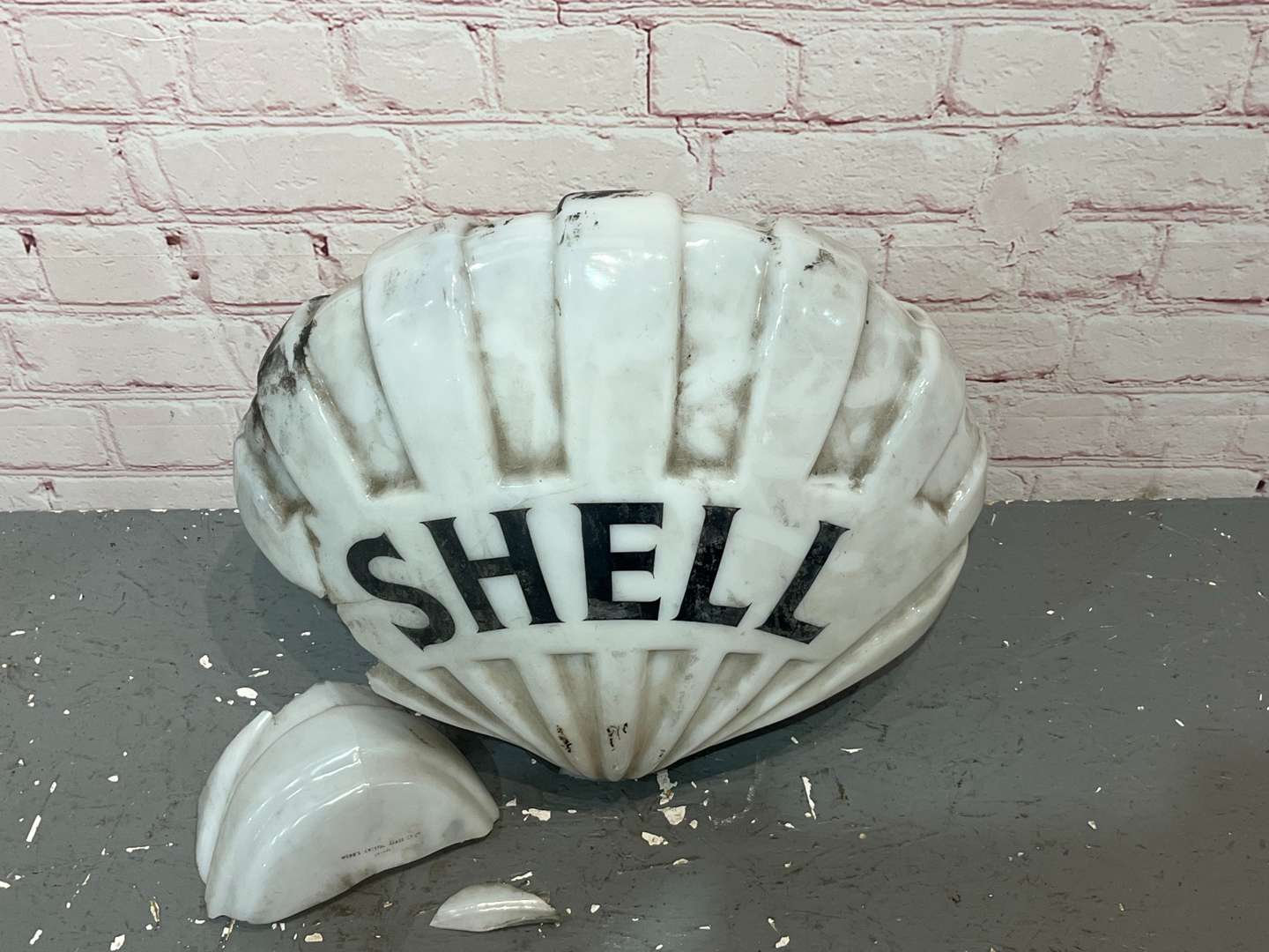 <p>Shell “Fat” Shell Shaped Original Glass Petrol Pump Globe a/f</p>