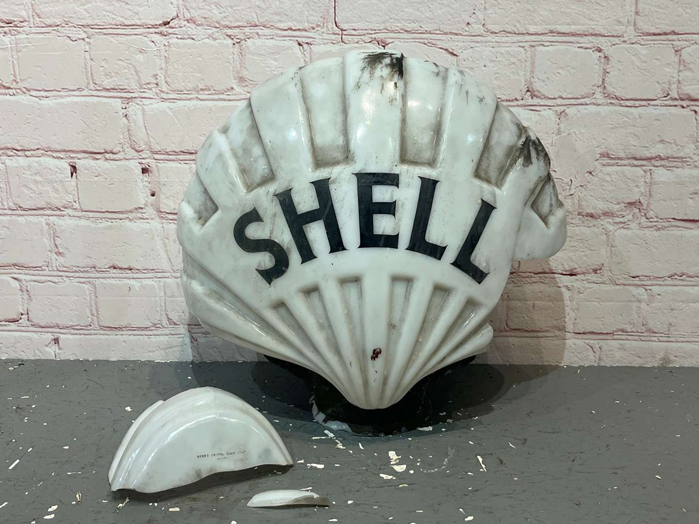 <p>Shell “Fat” Shell Shaped Original Glass Petrol Pump Globe a/f</p>