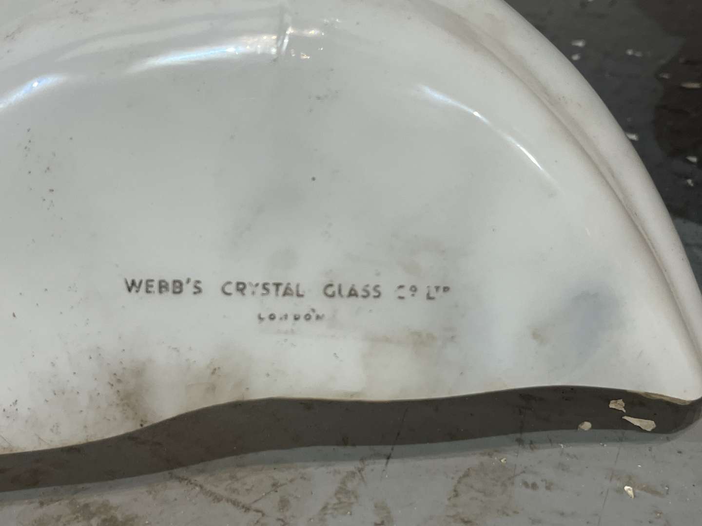 <p>Shell “Fat” Shell Shaped Original Glass Petrol Pump Globe a/f</p>