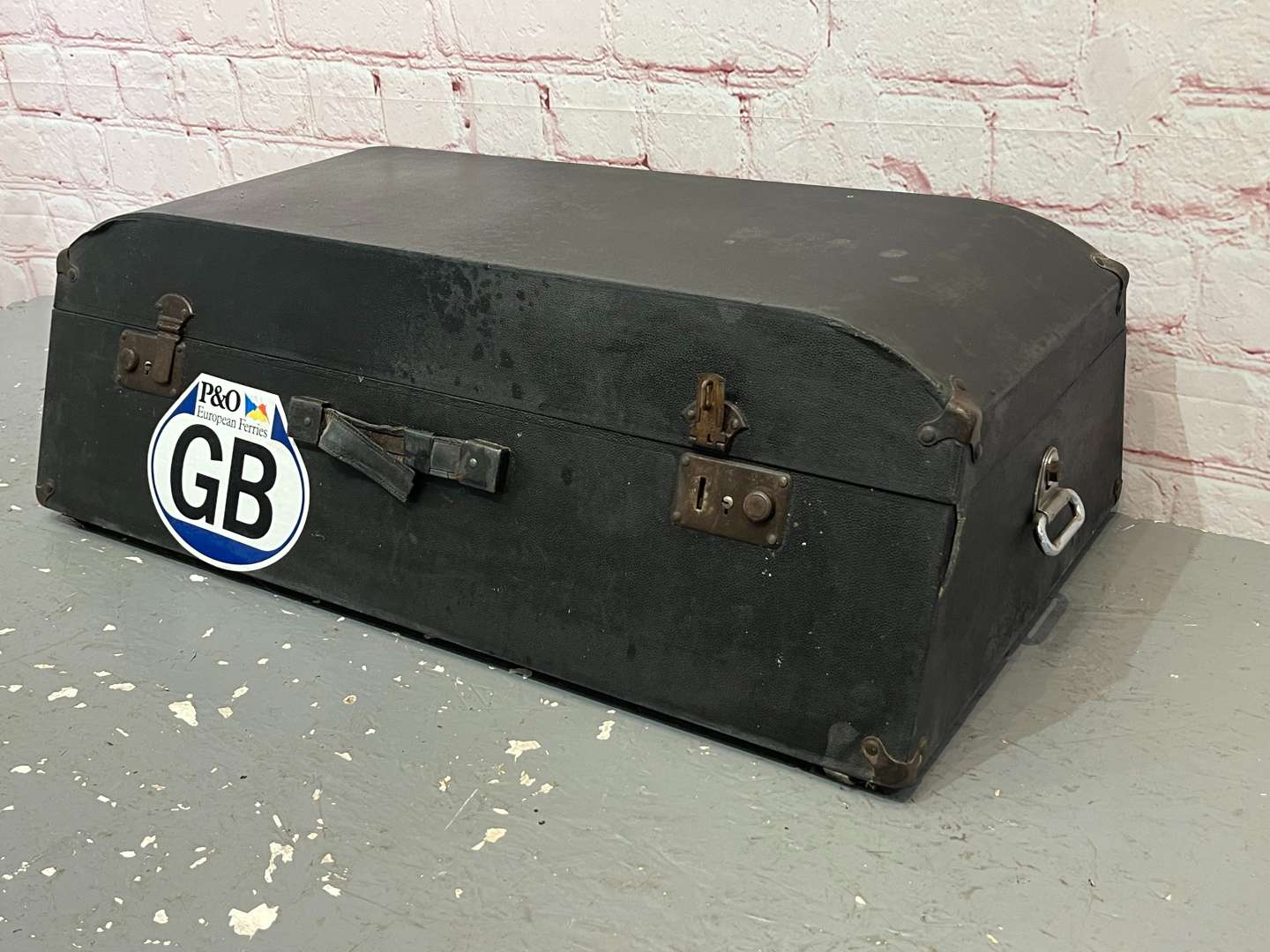 <p>Car Travelling Trunk, With P&O Sticker</p>