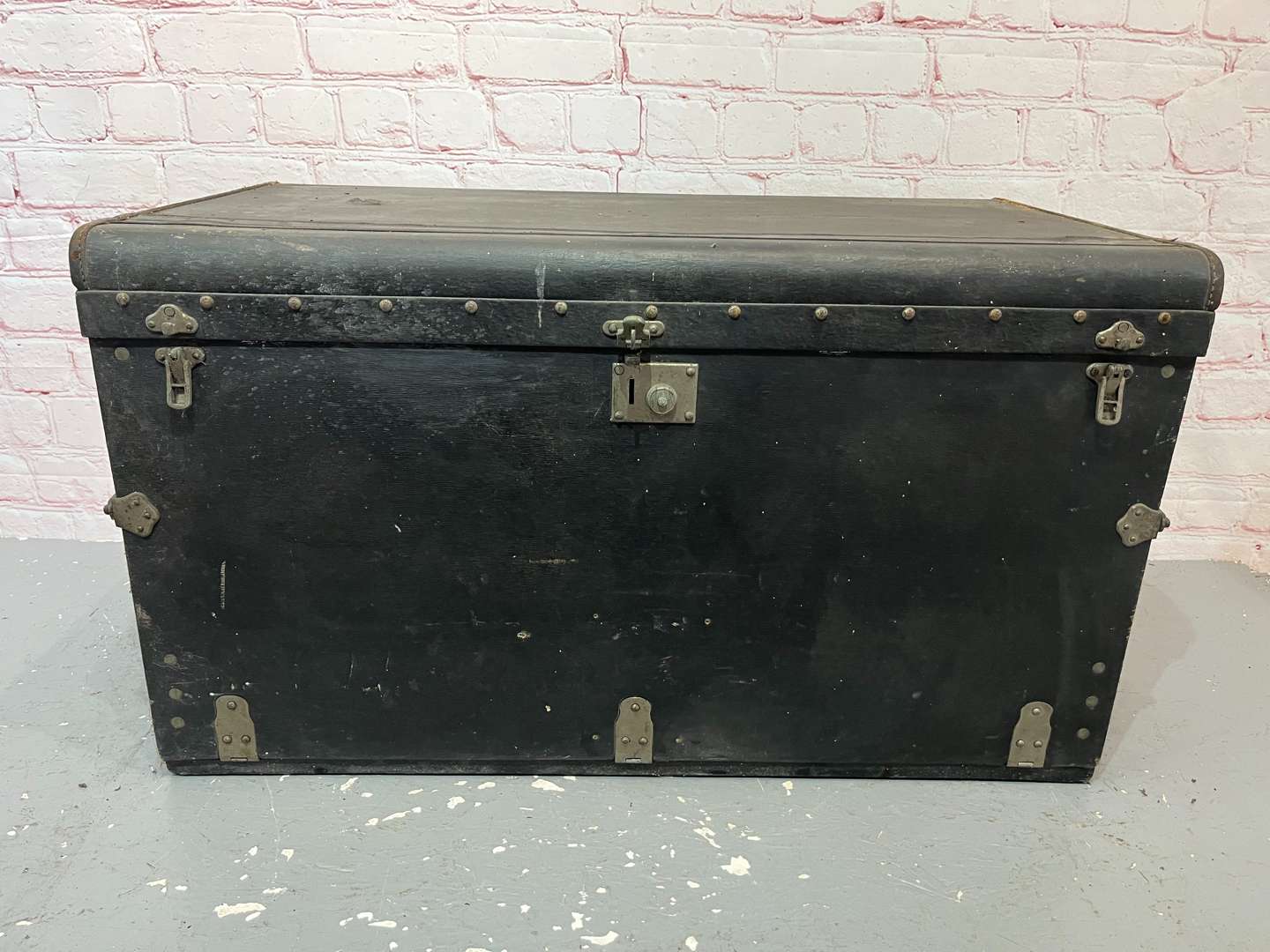 <p>Finnigan's Ltd Large Motoring Trunk</p>