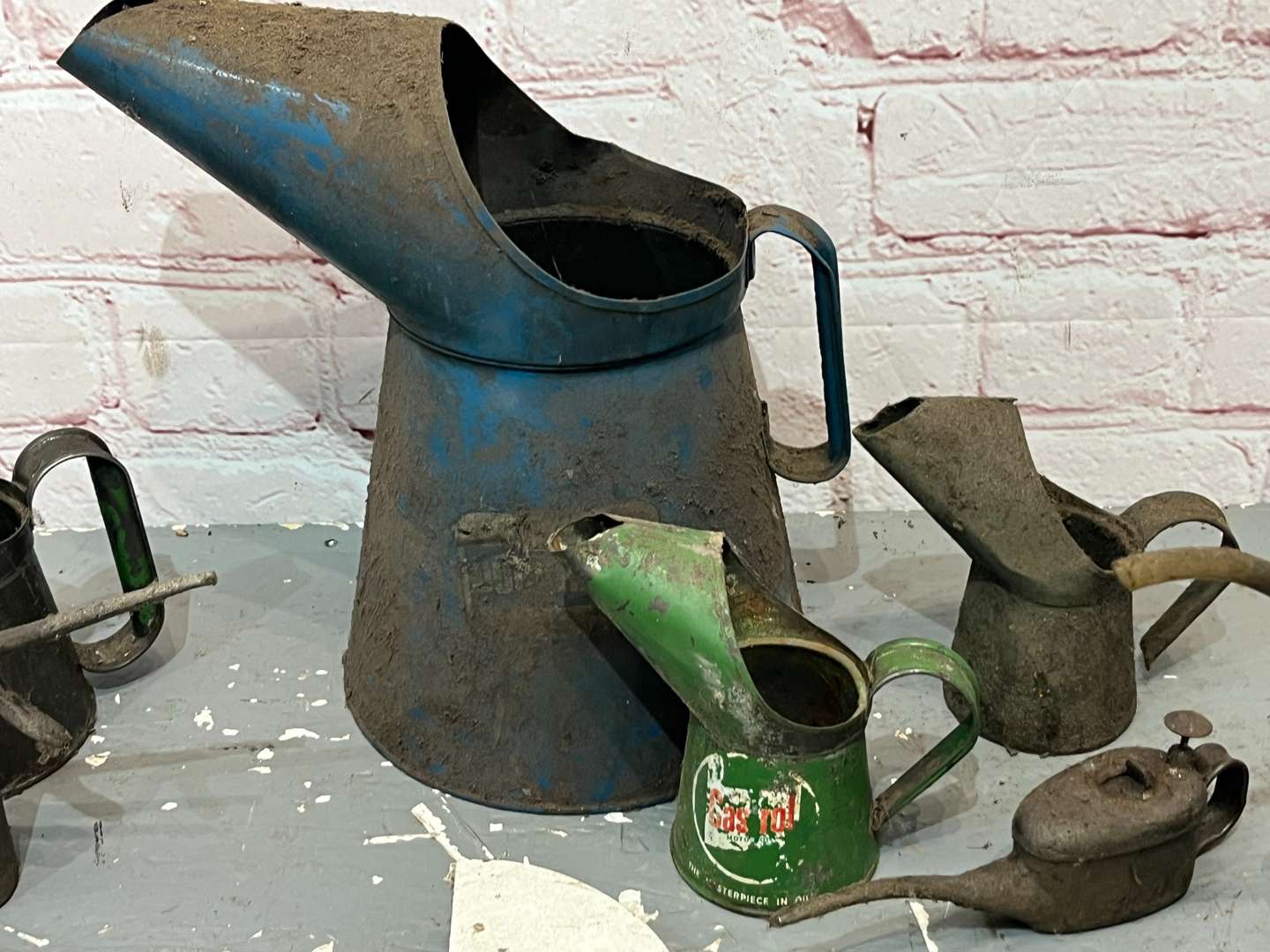 <p>Quantity of Grease/Oil Pourers&nbsp;</p>