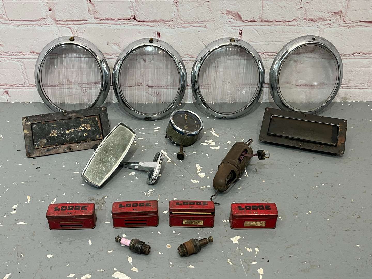 <p>Mixed Lot Lodge Spark Plugs, Smiths Clock, Vintage Work Lamp Etc&nbsp;</p>
