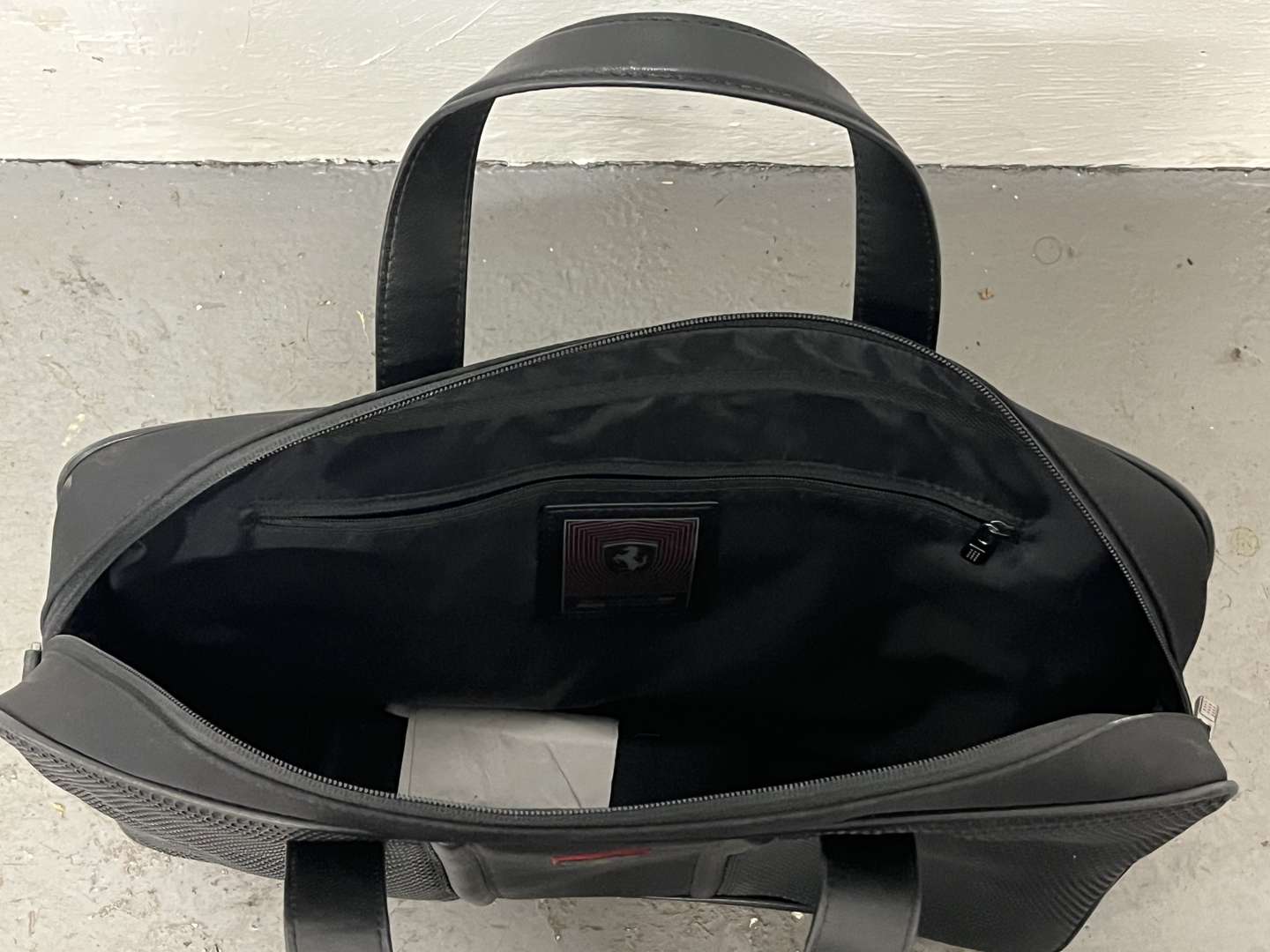 <p>Ferrari Laptop Bag</p>