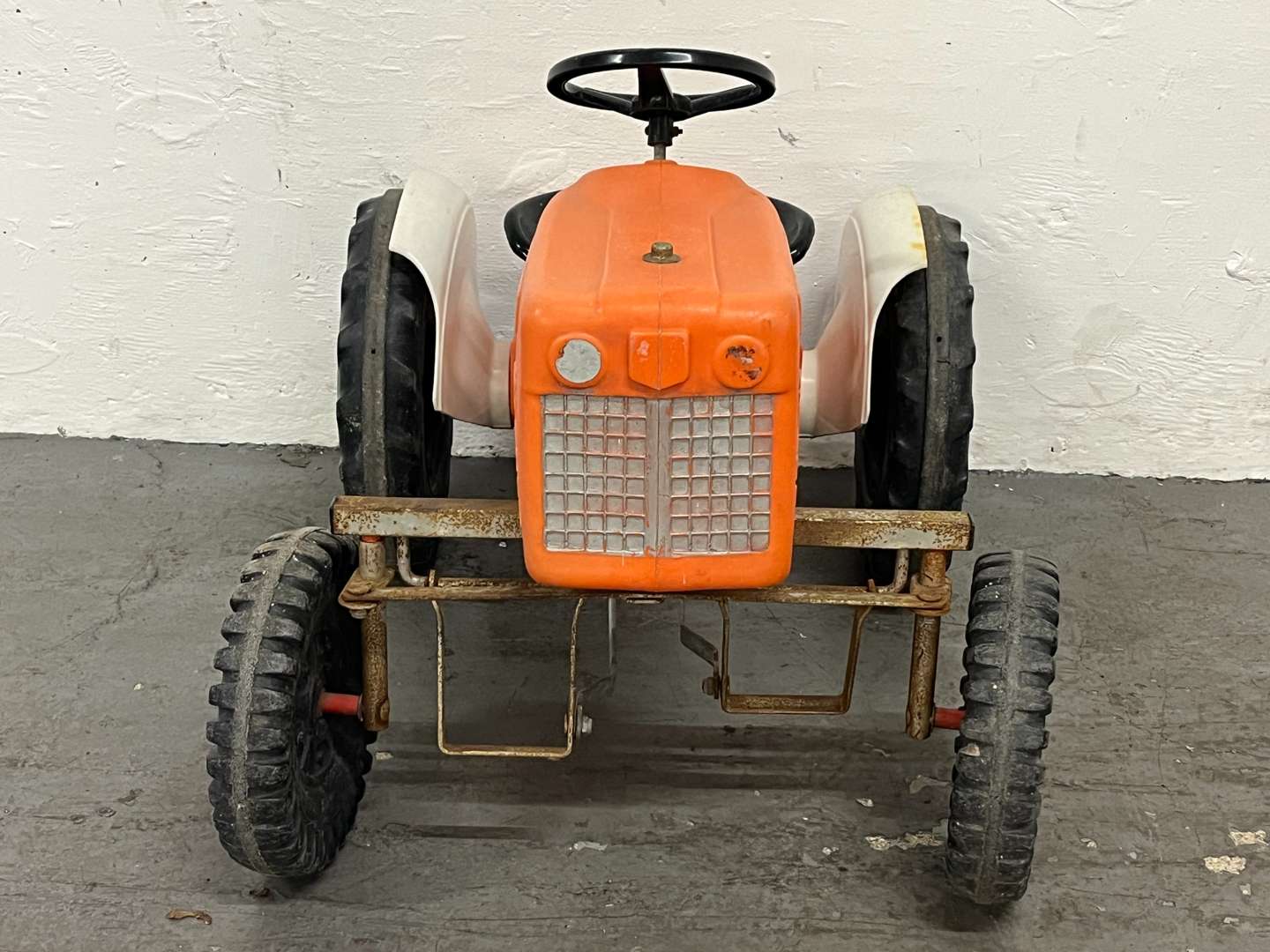 <p>Sharna Plastic Childs Pedal Tractor</p>