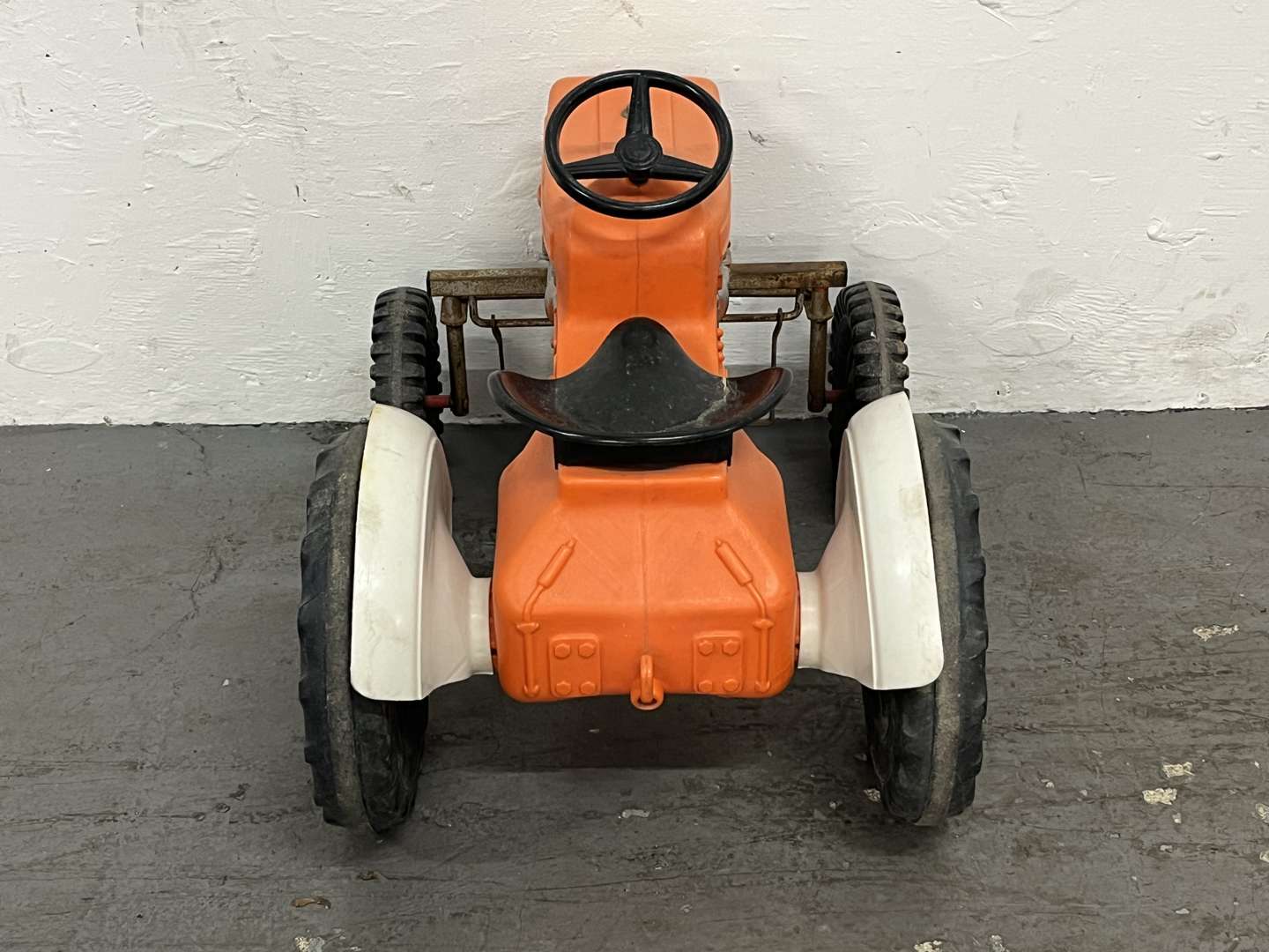 <p>Sharna Plastic Childs Pedal Tractor</p>