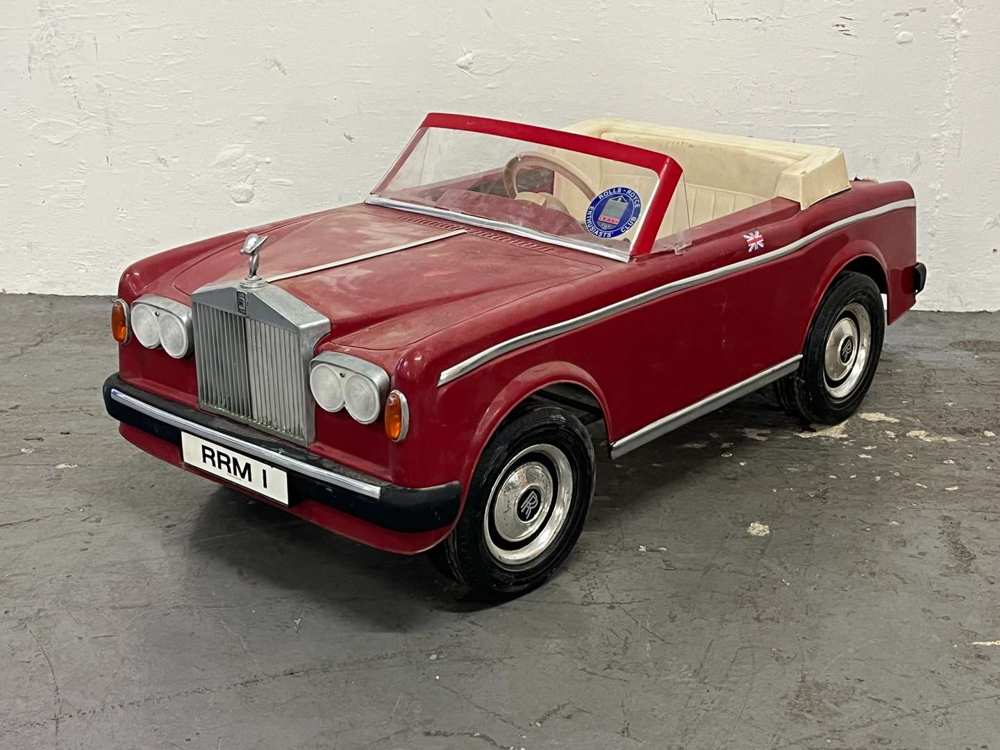 <p>Sharna By Tri-Ang Rolls Royce Corniche Childs Pedal Car</p>