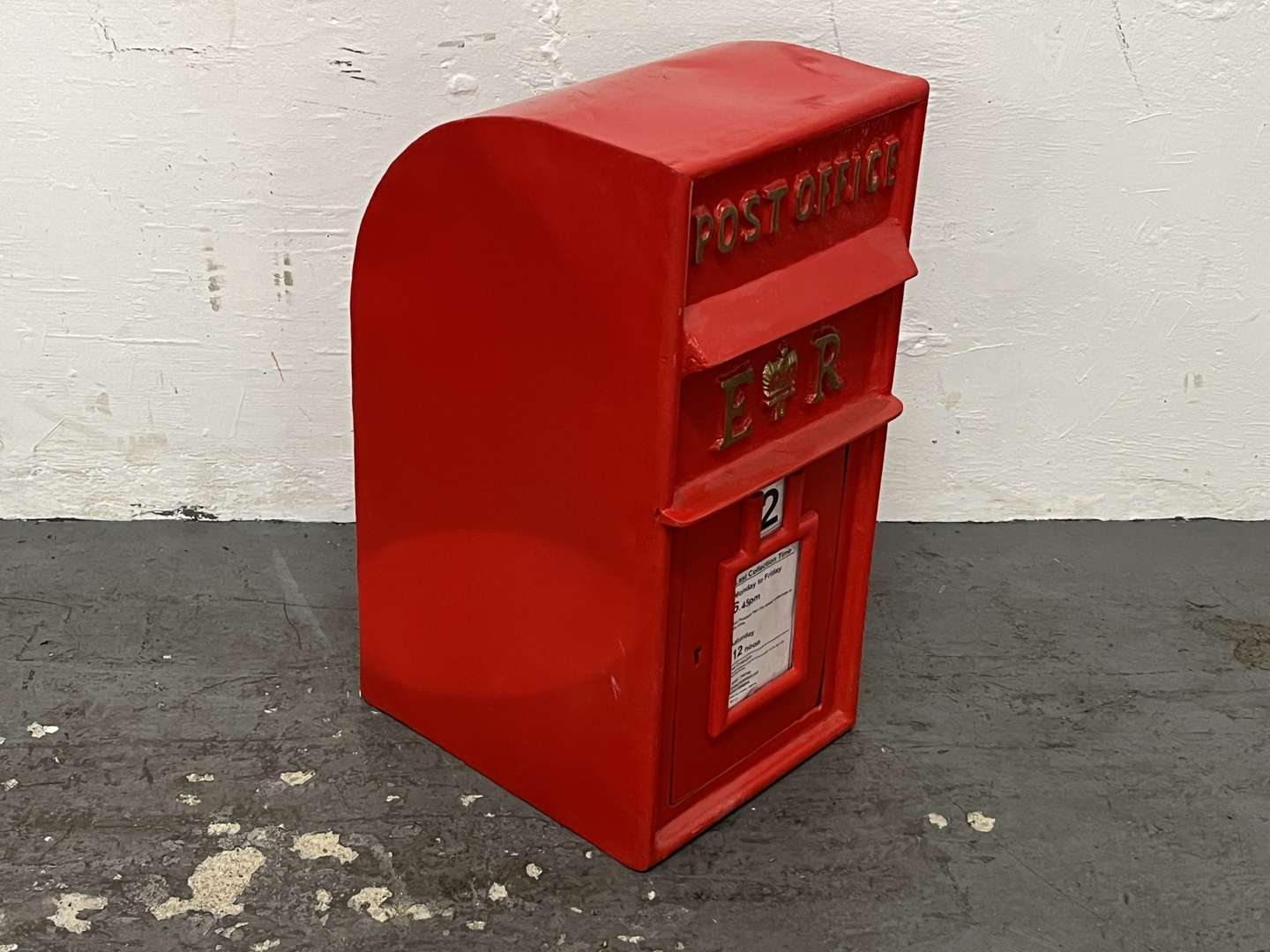 <p>ER Cast Iron Fronted Post Box</p>