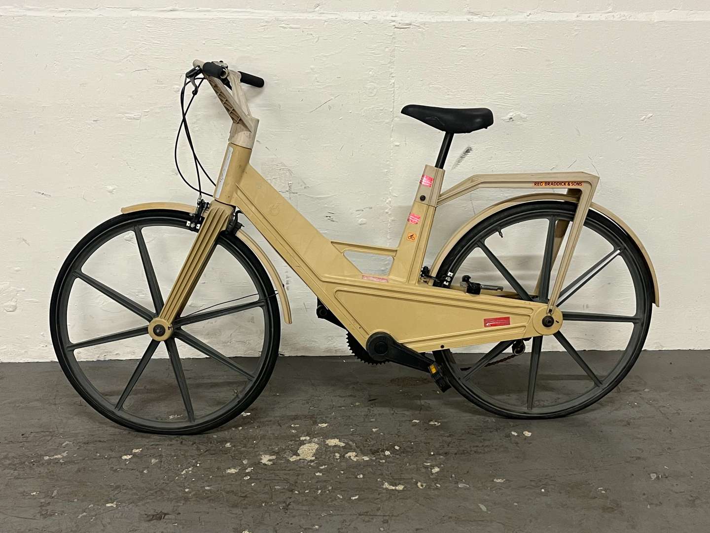<p>Volvo Itera Moulded Plastic Bicycle&nbsp;</p>