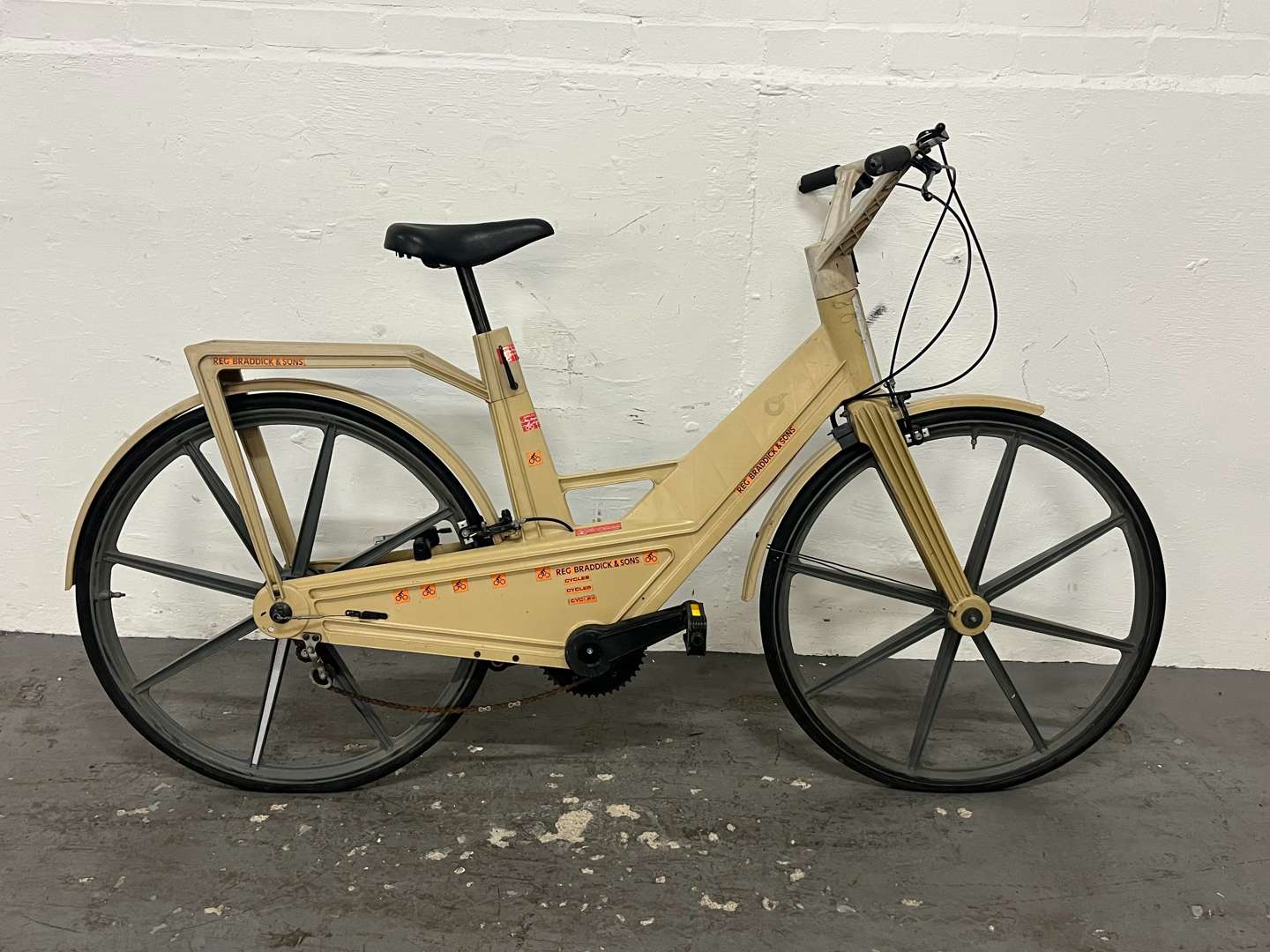 <p>Volvo Itera Moulded Plastic Bicycle&nbsp;</p>
