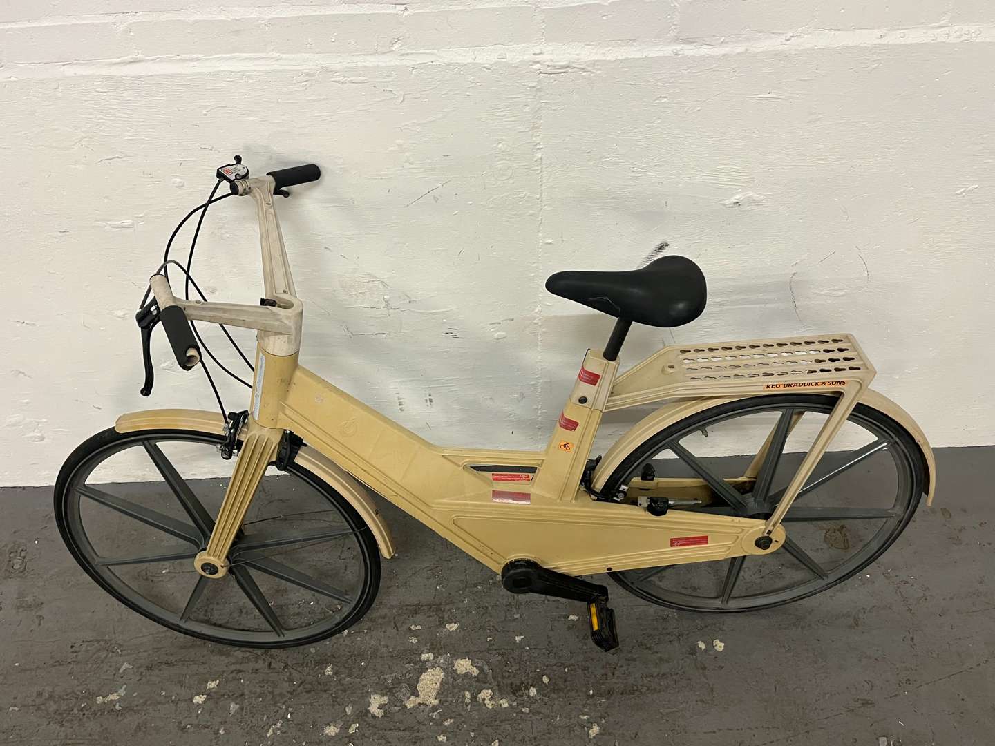 <p>Volvo Itera Moulded Plastic Bicycle&nbsp;</p>