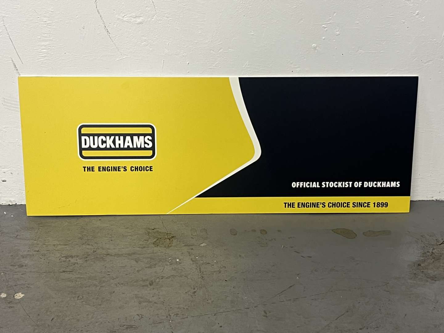 <p>Duckhams Stockist Sign On Plastic Board</p>
