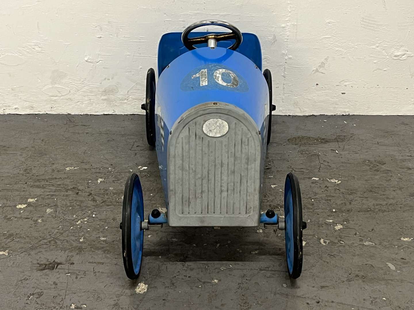 <p>Blue Tin Plate Childs Pedal Car</p>