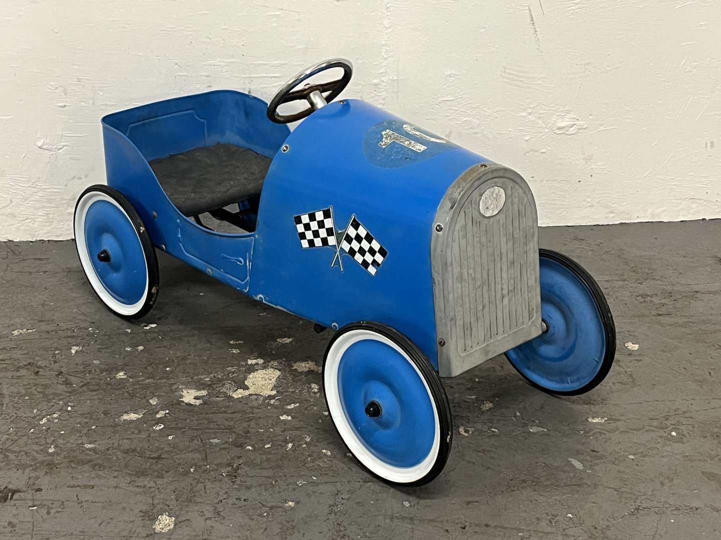 <p>Blue Tin Plate Childs Pedal Car</p>