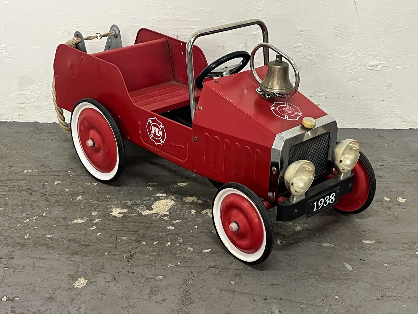 <p>Tin Plated Childs Pedal Fire Engine</p>