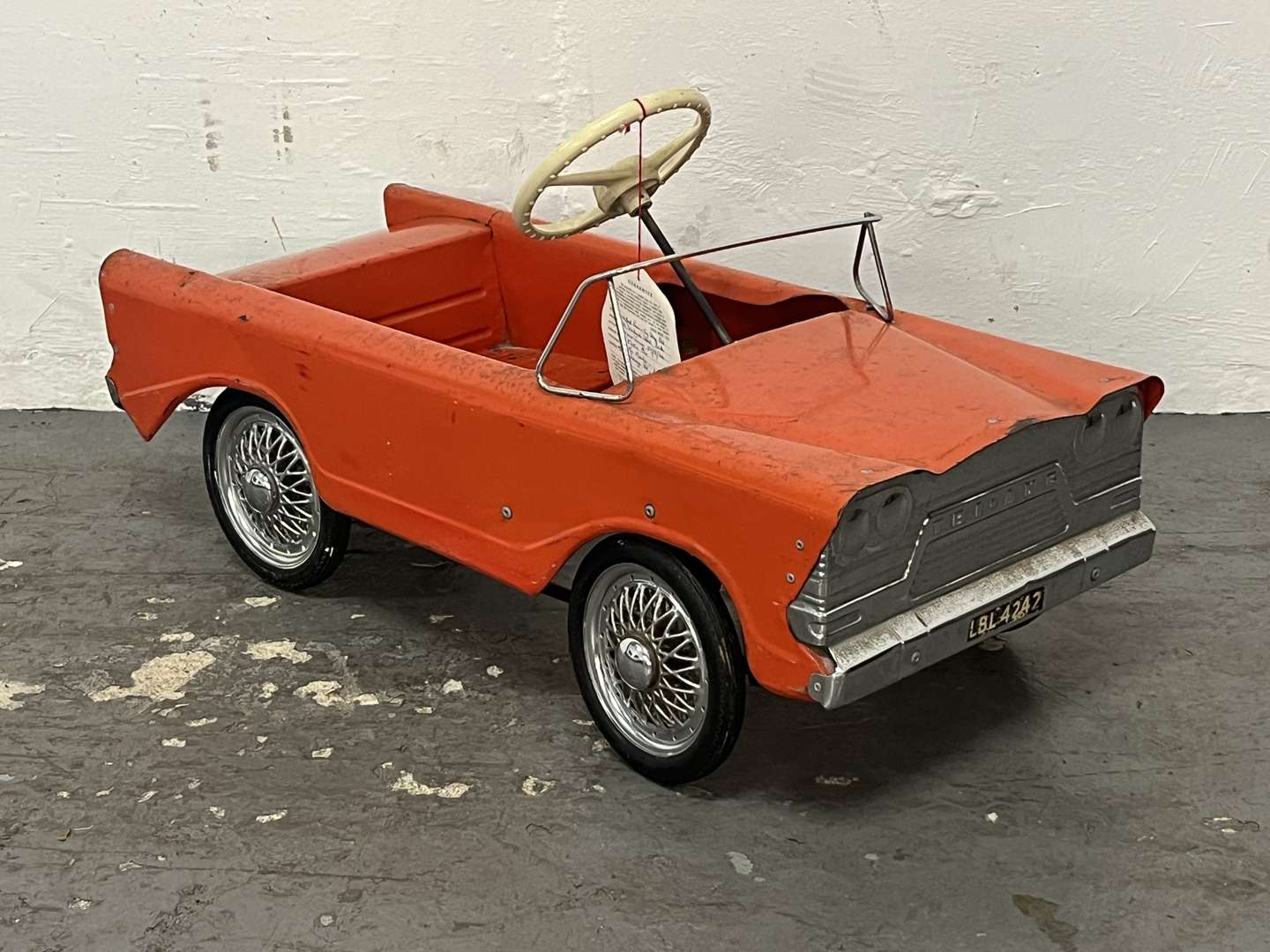 <p>Tri-Ang Childs Tin Plate Pedal Car</p>