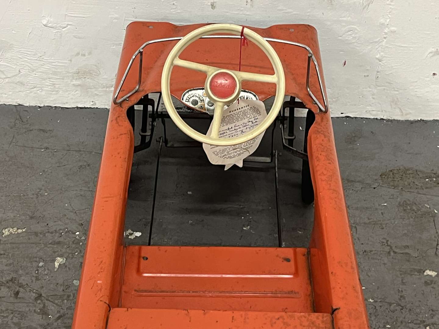 <p>Tri-Ang Childs Tin Plate Pedal Car</p>