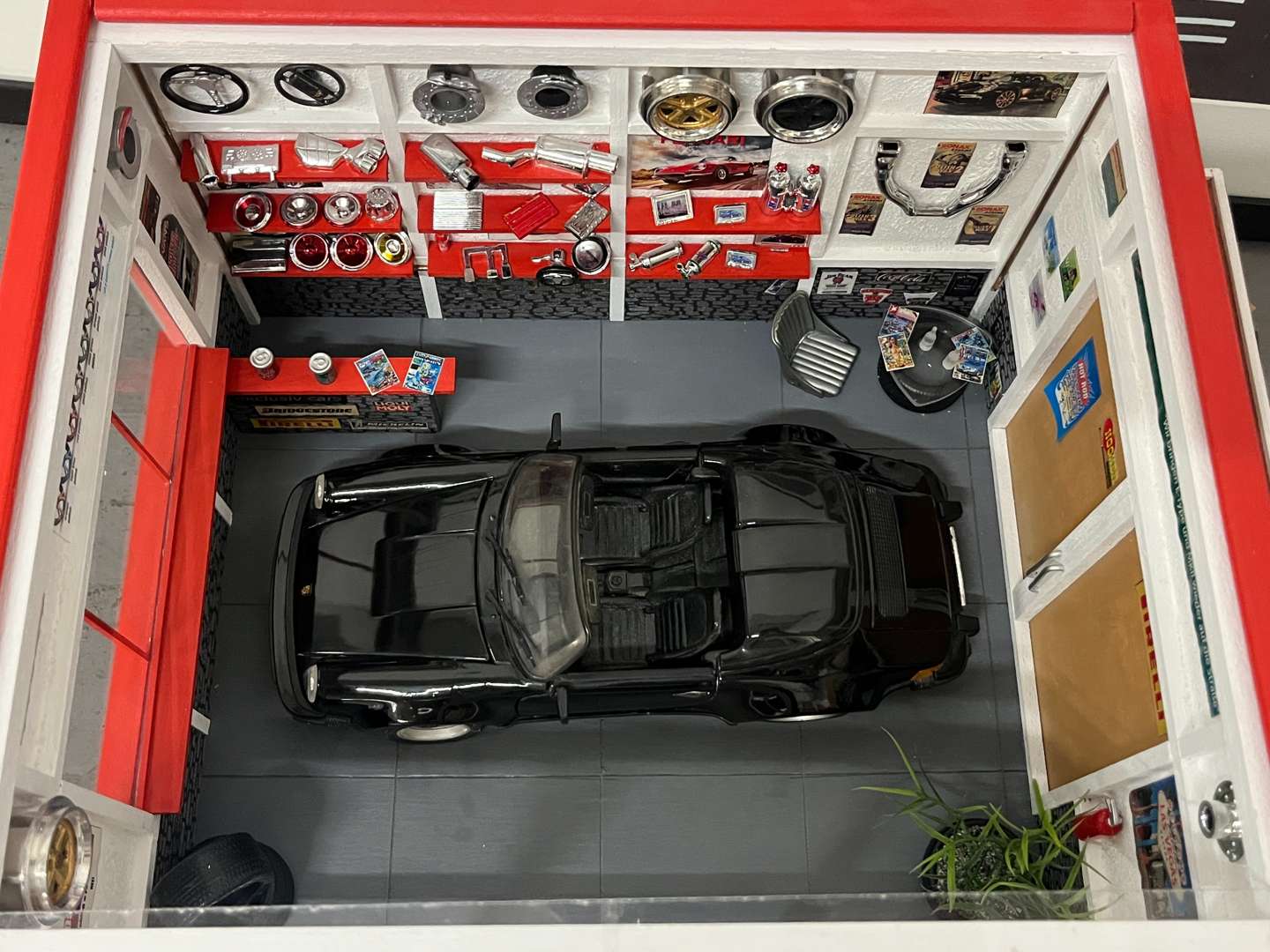 <p>Porsche 911 & Garage 1/18 Scale Diorama, Together With a Framed Print (2)</p>
