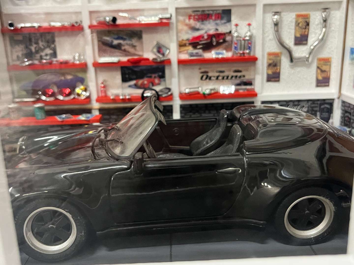 <p>Porsche 911 & Garage 1/18 Scale Diorama, Together With a Framed Print (2)</p>