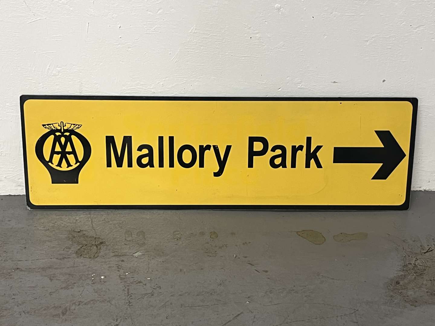 <p>Mallory Park AA Directional Street Sign&nbsp;</p>
