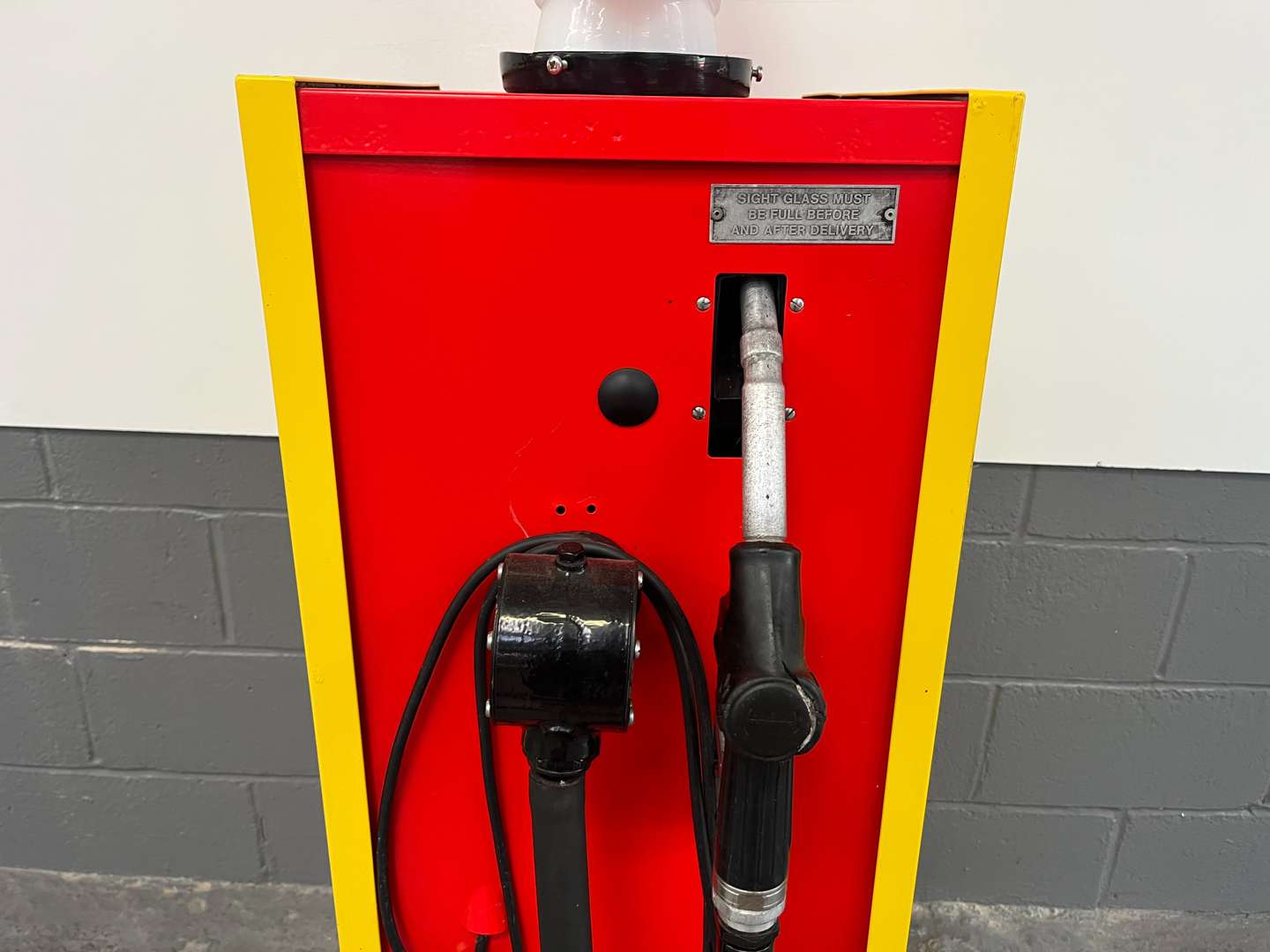 <p>Avery Hardoll Petrol Pump In Shell Livery With a Reproduction Glass Globe</p>
