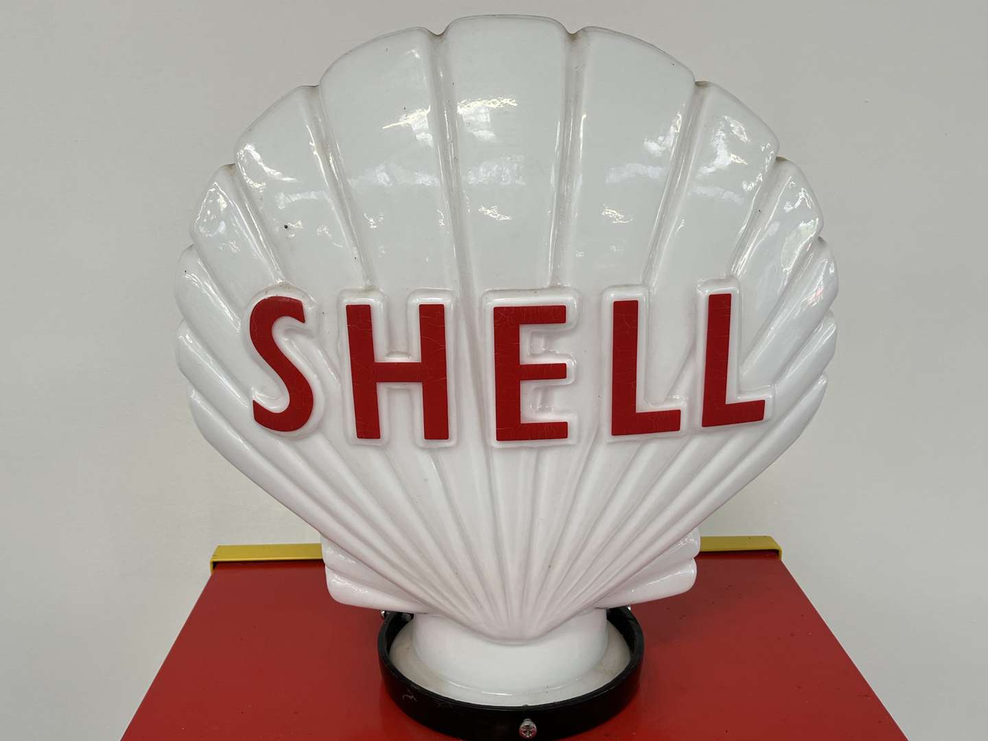 <p>Avery Hardoll Petrol Pump In Shell Livery With a Reproduction Glass Globe</p>