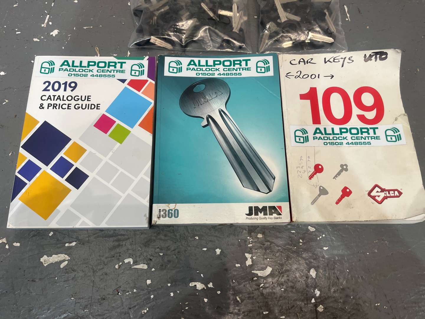 <p>Key Board and Five Bags of Key Blanks For Various Models 2004 - 2022&nbsp;</p>