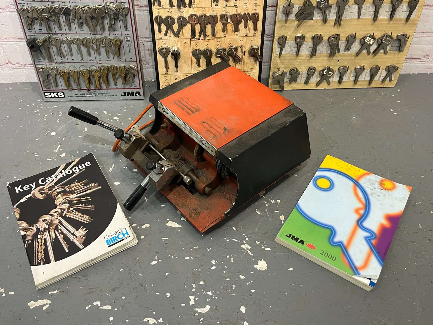 <p>Silca Rekord Key Cutting Machine & Three Blank Key Boards</p>