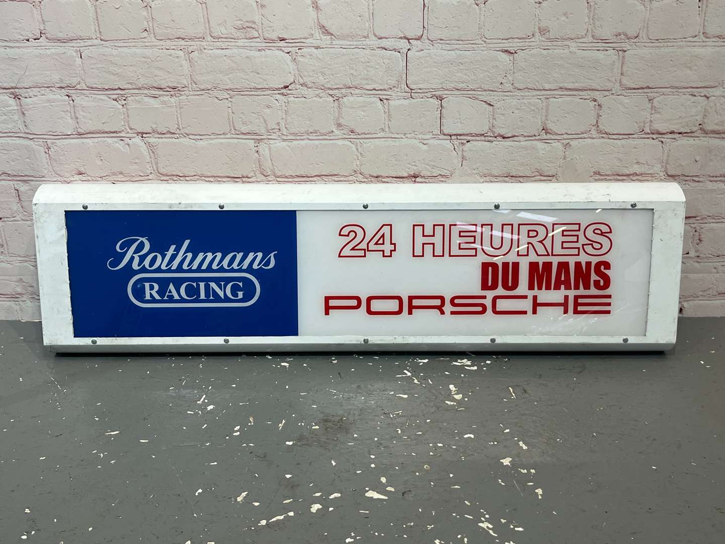 <p>Rothmans Racing 24 Heures Du Mans Porsche Illuminated Sign</p>