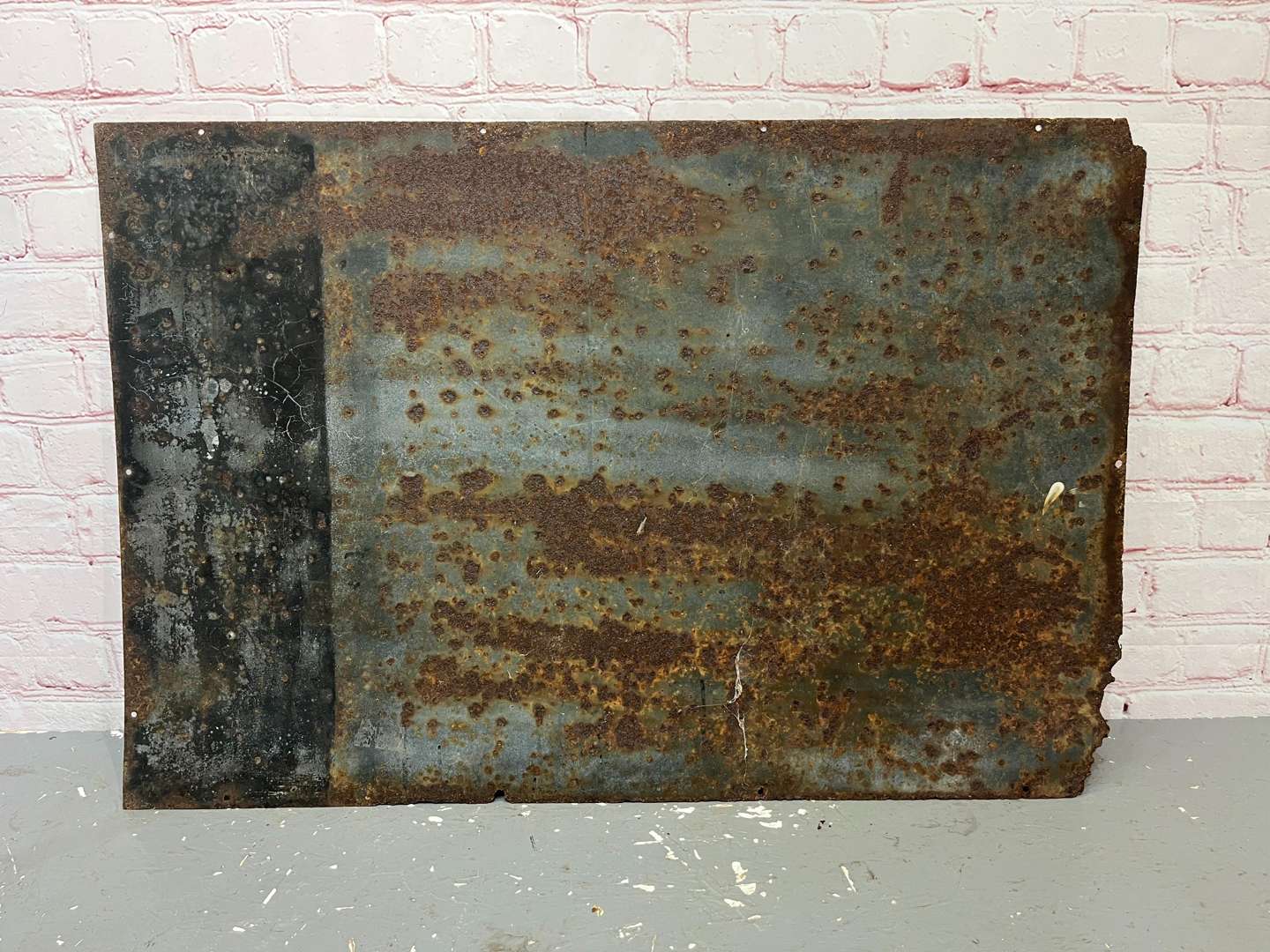 <p>Mobiloil Garage Enamel Sign&nbsp;</p>