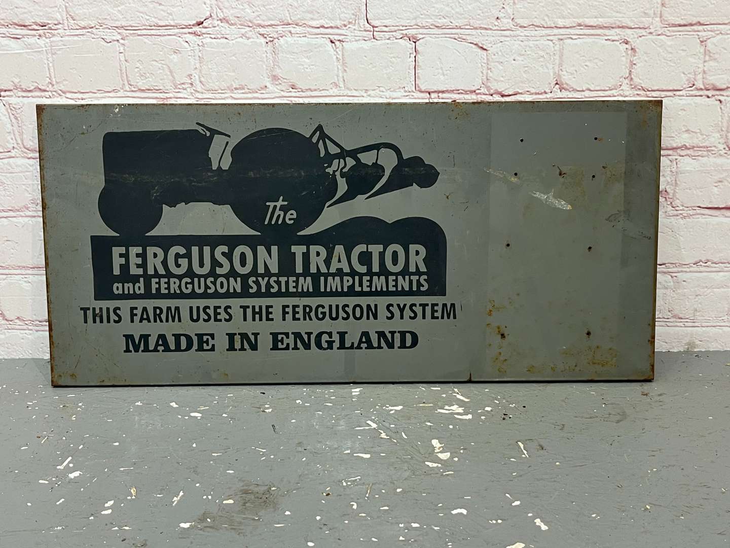 <p>The Ferguson Tractor Metal Painted Sign</p>