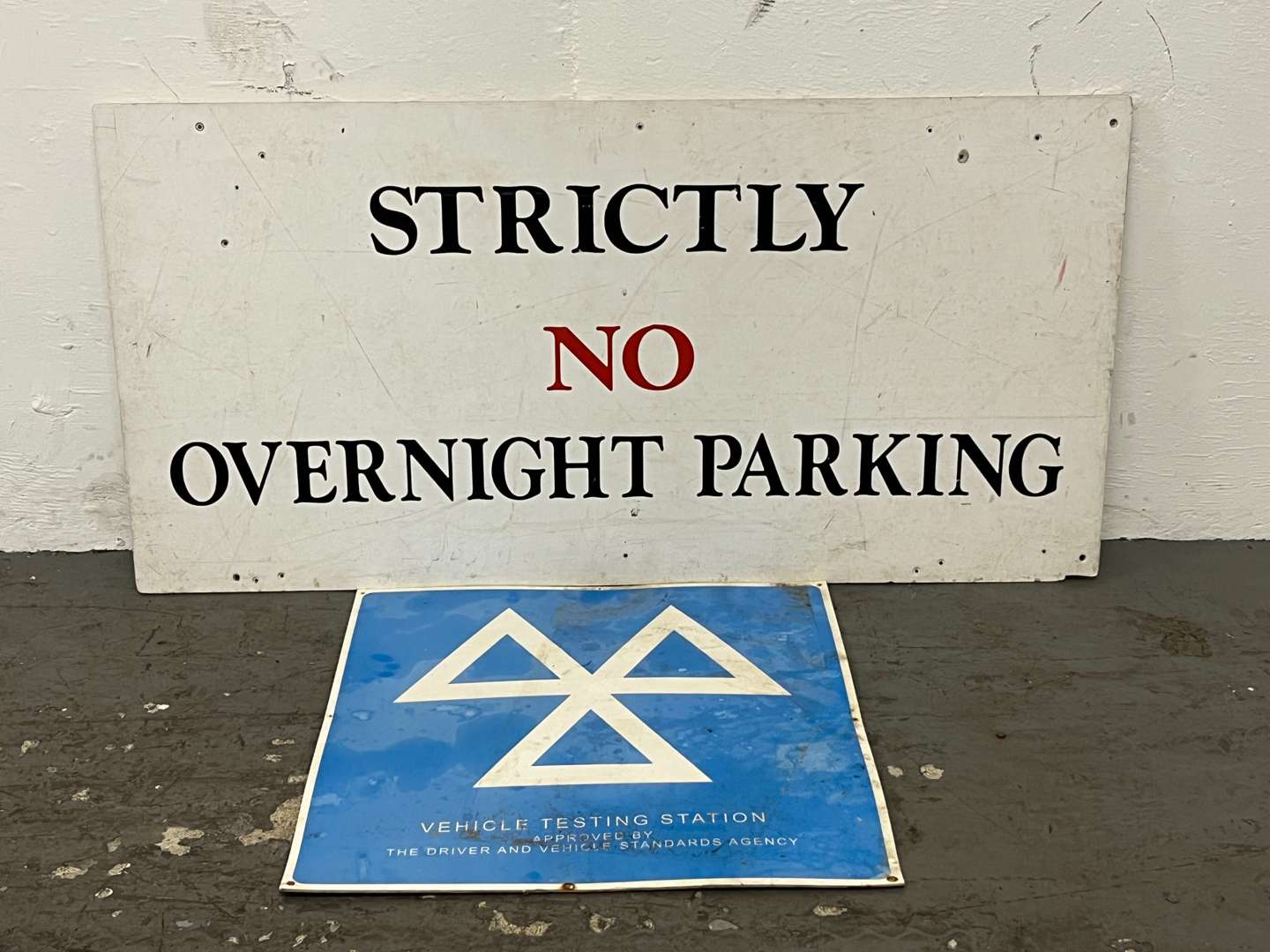 <p>Strictly No Overnight Parking & Plastic MOT Sign (2)</p>