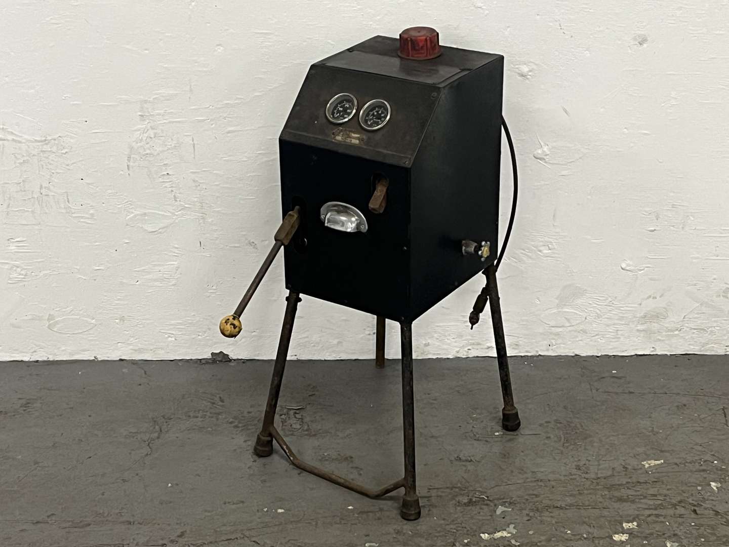 <p>British Leyland Hydrolastic Suspension Pump</p>
