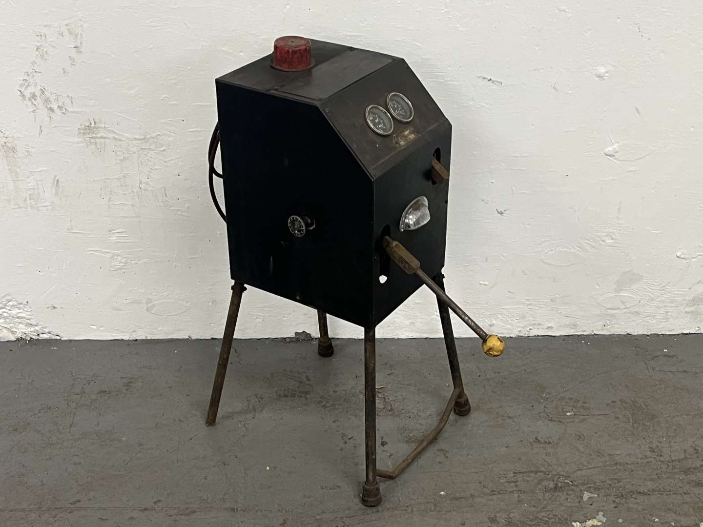 <p>British Leyland Hydrolastic Suspension Pump</p>