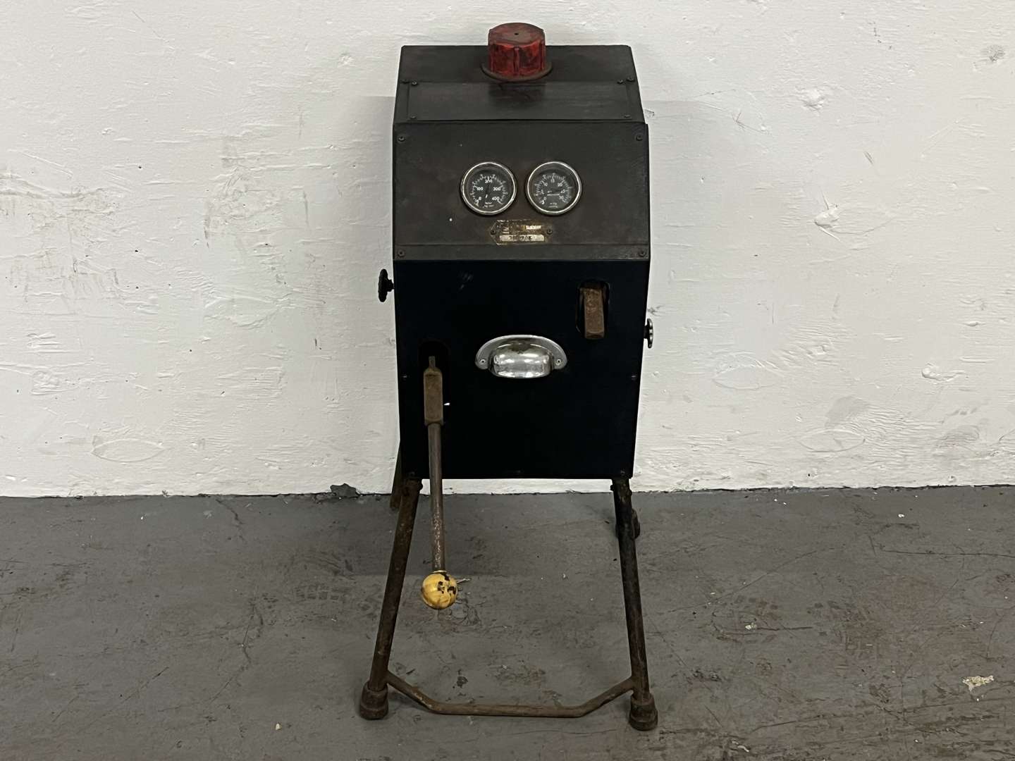 <p>British Leyland Hydrolastic Suspension Pump</p>