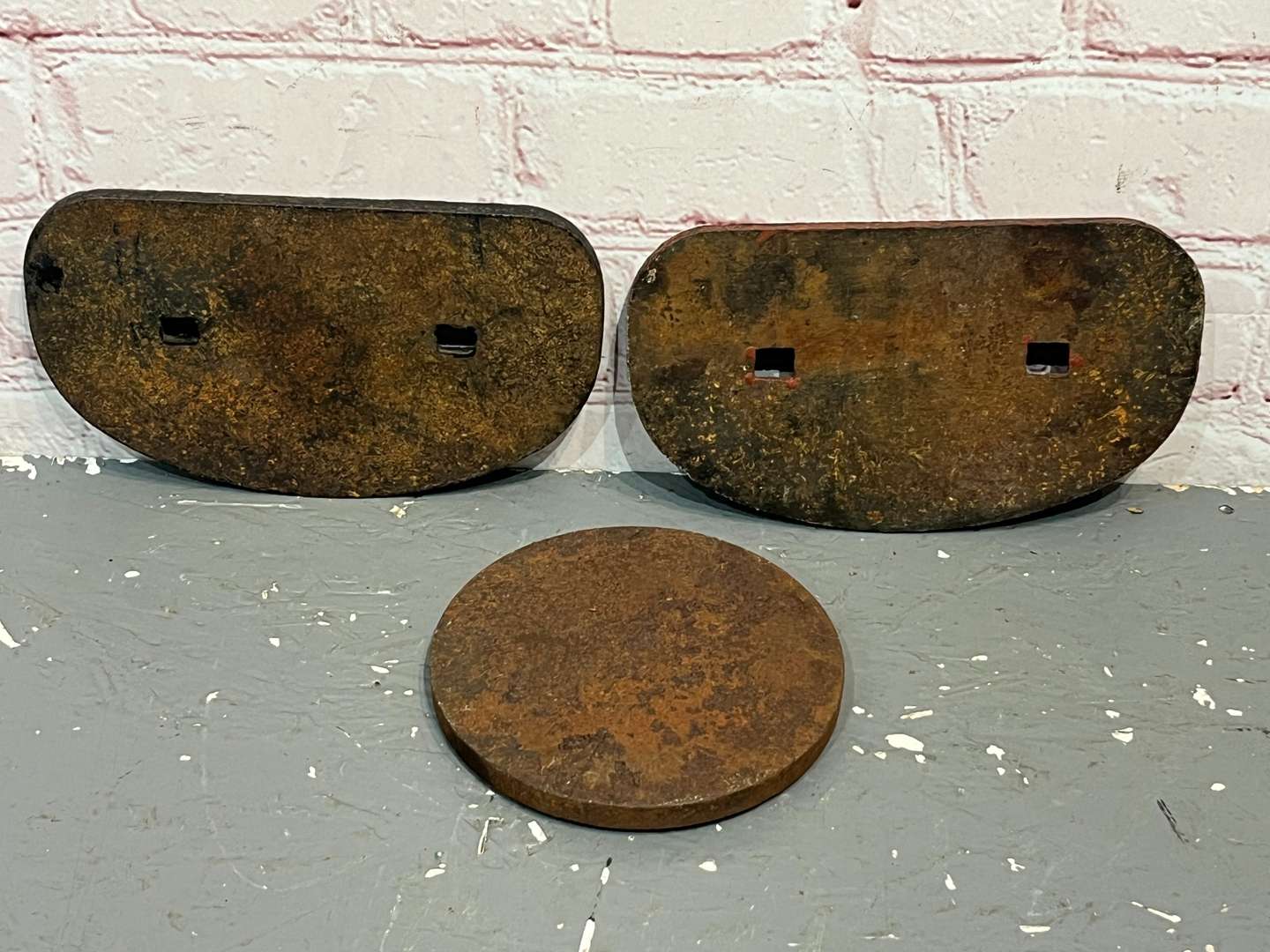 <p>Two British Cast Iron Railway Plates & Ford Thames Foundry Plaque (3)</p>