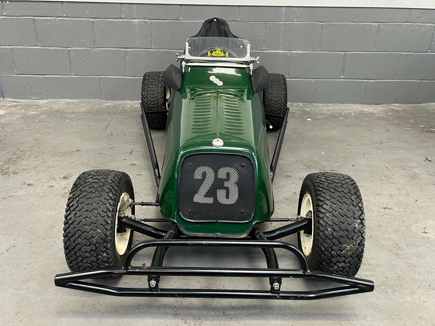 <p>Strikes Racing ERA Replica 5hp 4 Stroke Petrol Go Kart&nbsp;</p>
