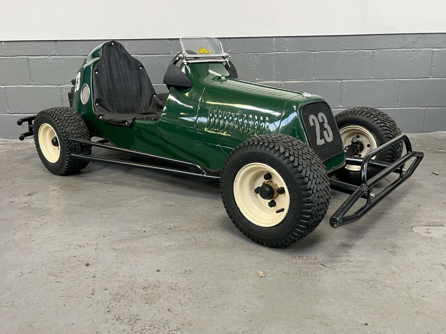 <p>Strikes Racing ERA Replica 5hp 4 Stroke Petrol Go Kart&nbsp;</p>