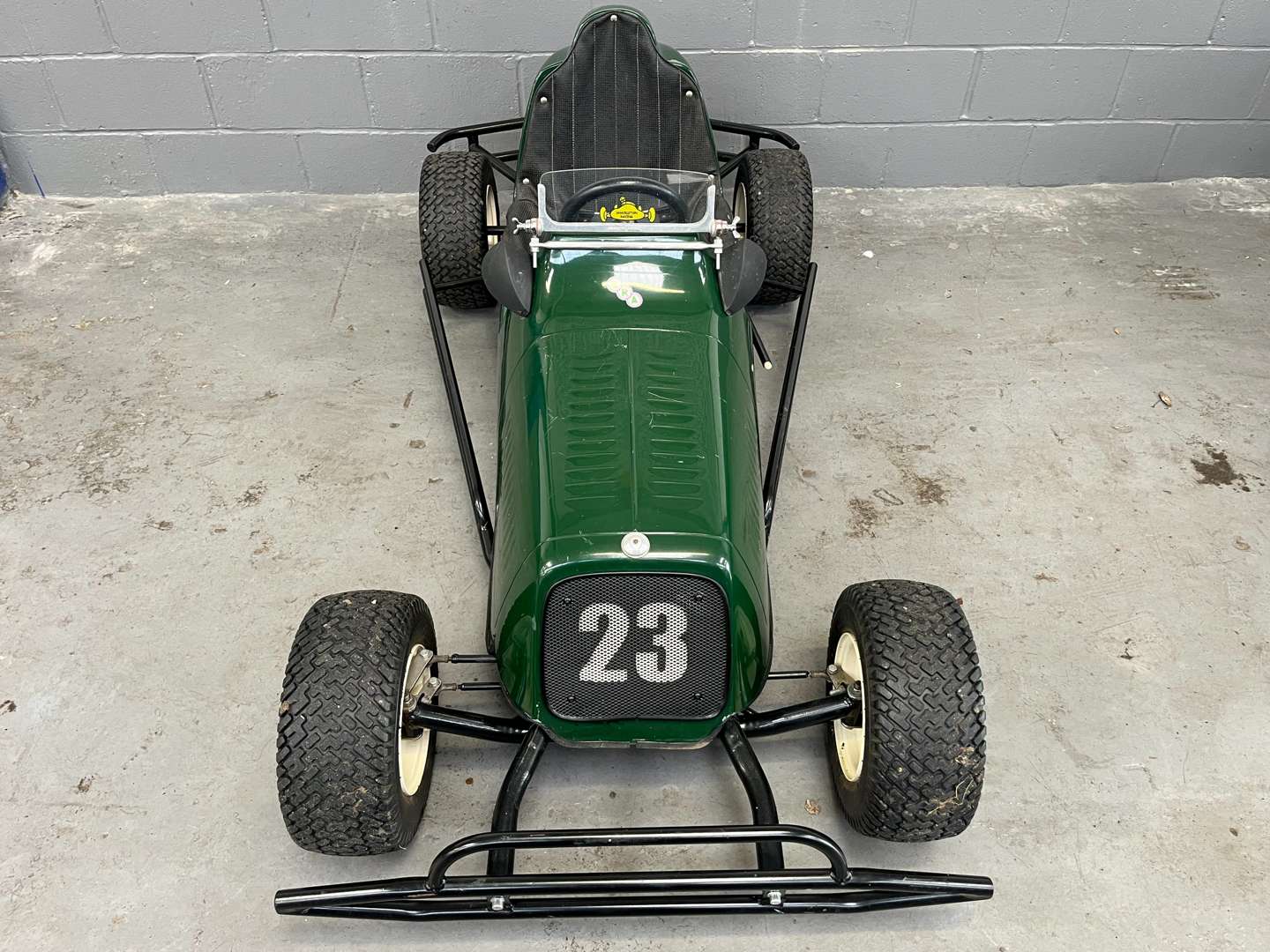 <p>Strikes Racing ERA Replica 5hp 4 Stroke Petrol Go Kart&nbsp;</p>