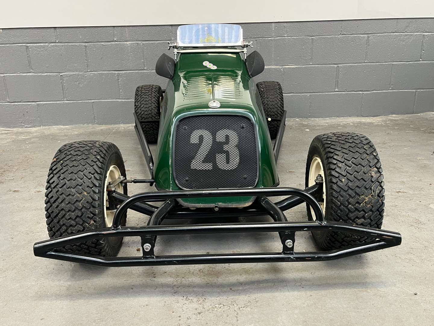 <p>Strikes Racing ERA Replica 5hp 4 Stroke Petrol Go Kart&nbsp;</p>