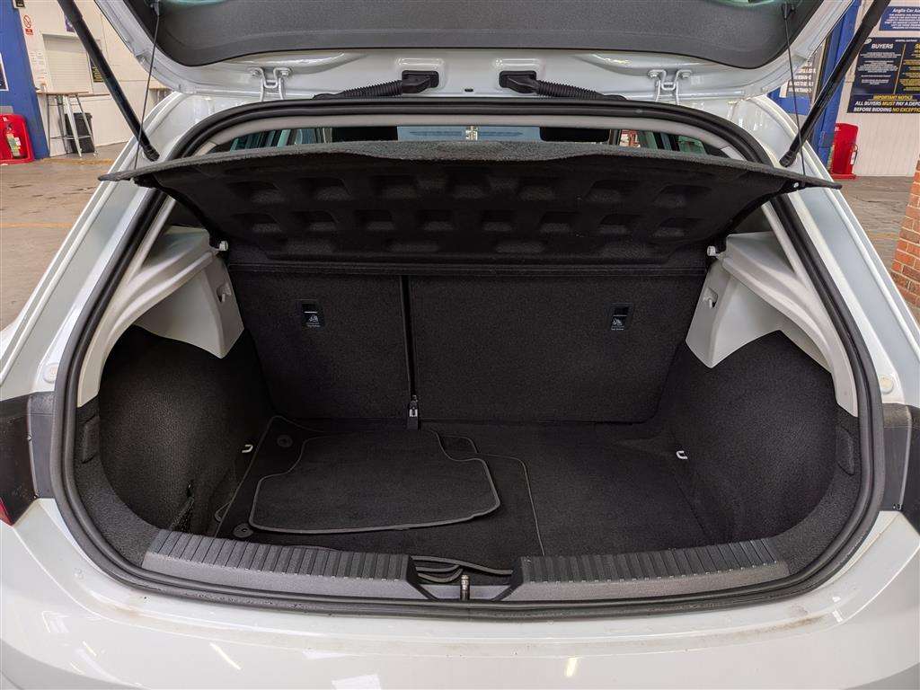<p>2020 SEAT LEON SE DYNAMIC TSI</p>