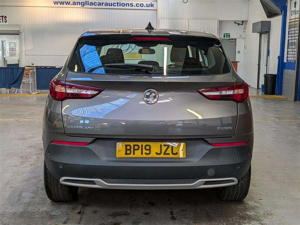 <p>2019 VAUXHALL GRANDLAND X TECH LINE NAV</p>